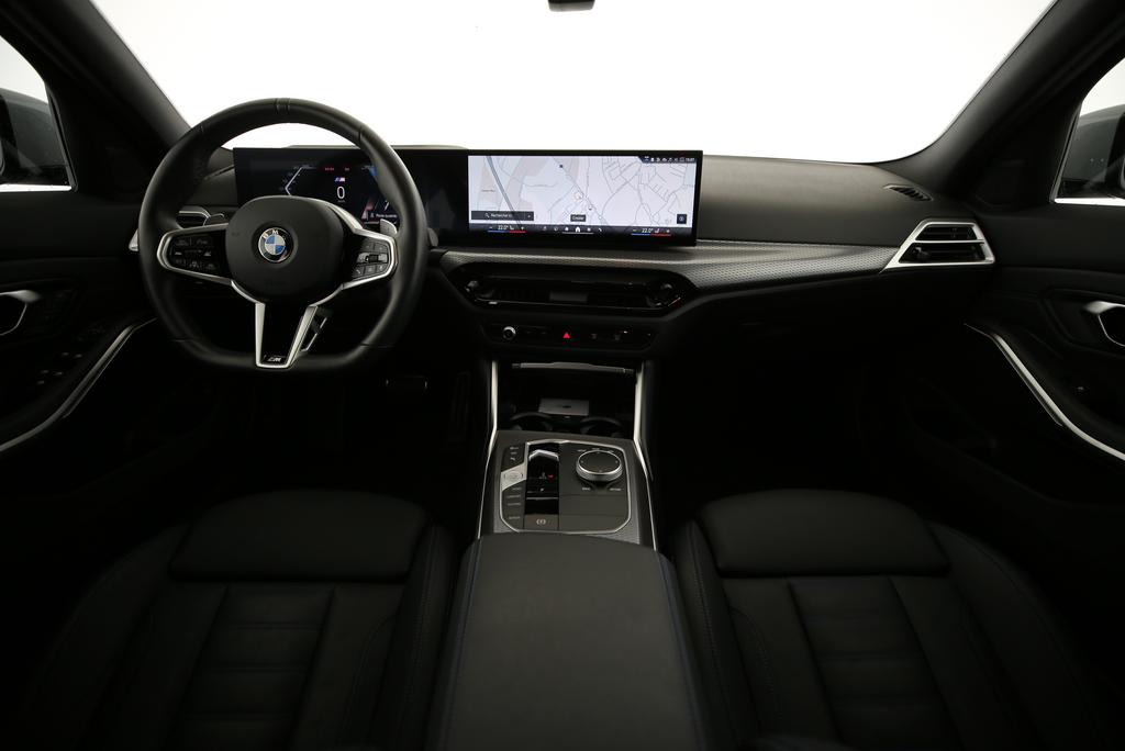 BMW 320d xDrive Touring-image-4