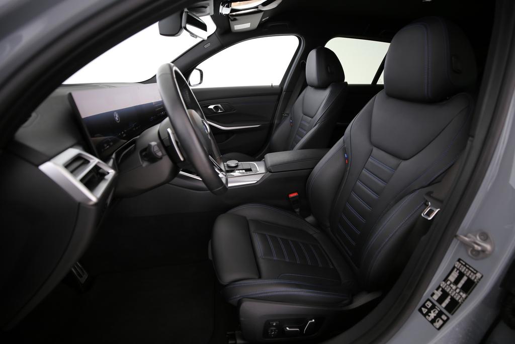 BMW 320d xDrive Touring-image-2