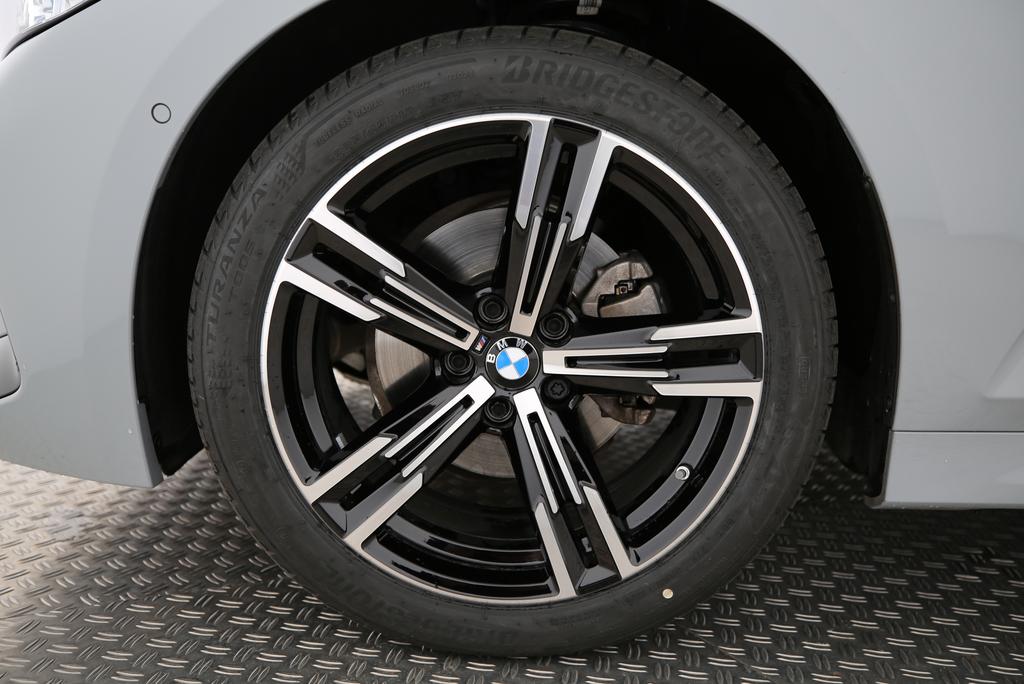 BMW 320d xDrive Touring-image-18