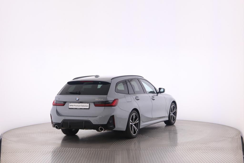 BMW 320d xDrive Touring-image-1