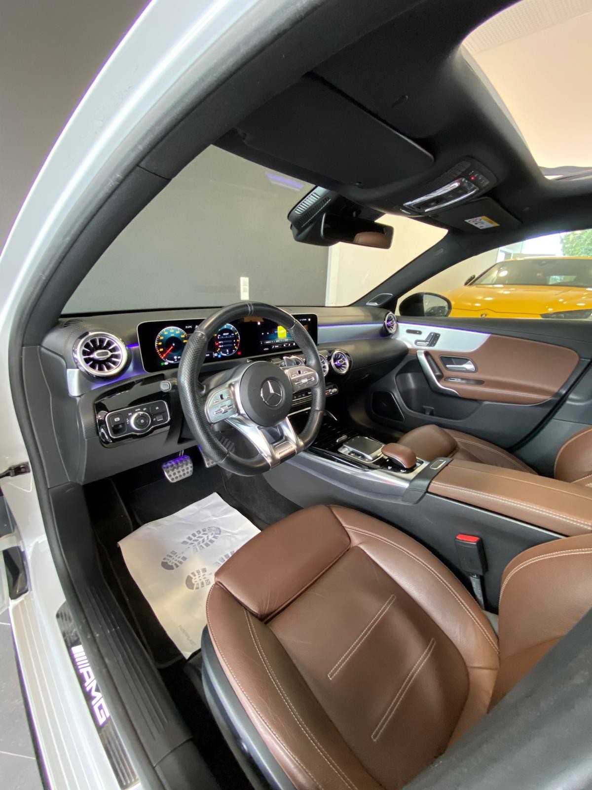 MERCEDES-BENZ A 35 AMG 4Matic Speedshift-image-9