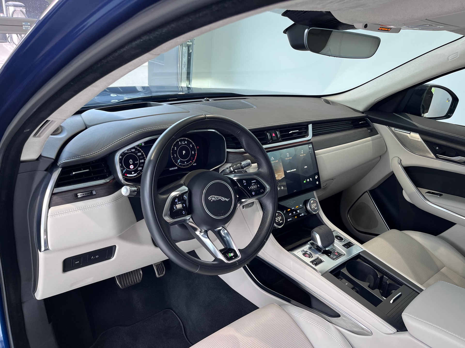 JAGUAR F-Pace 3.0 P400 R-Dynamic MHEV HSE AWD-image-3