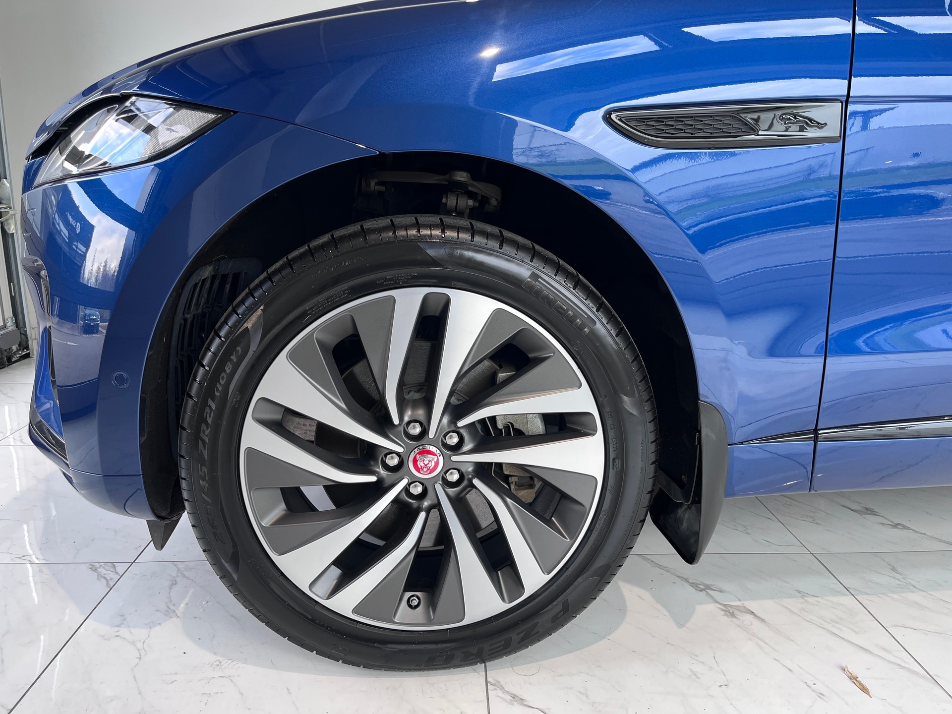 JAGUAR F-Pace 3.0 P400 R-Dynamic MHEV HSE AWD-image-11