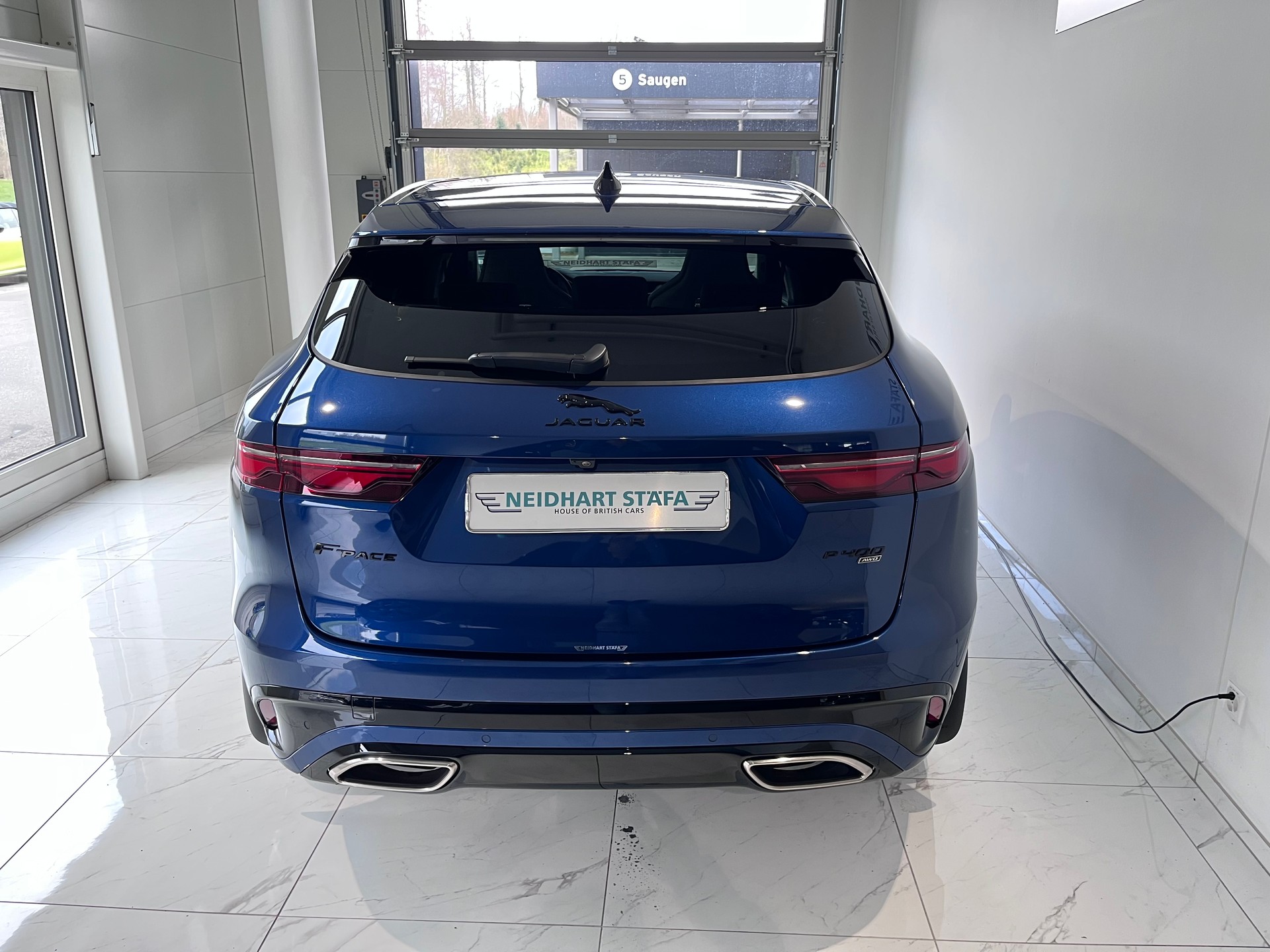 JAGUAR F-Pace 3.0 P400 R-Dynamic MHEV HSE AWD-image-2