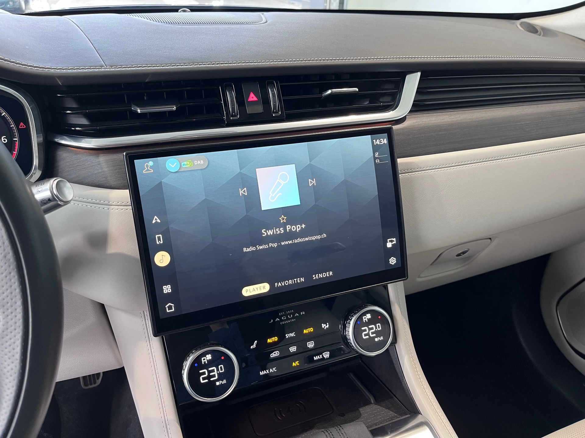 JAGUAR F-Pace 3.0 P400 R-Dynamic MHEV HSE AWD-image-10