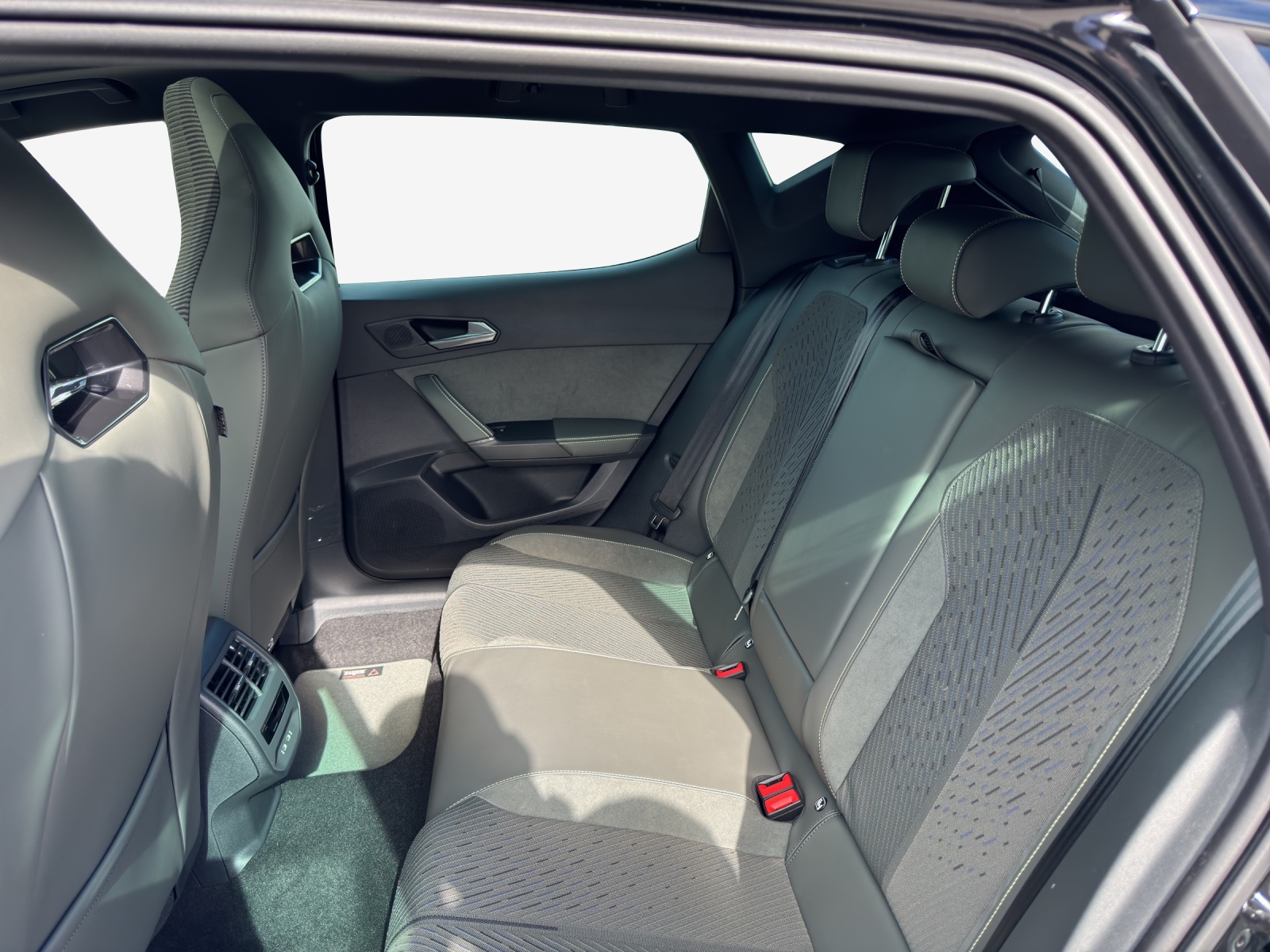CUPRA LEON 2.0 TSI VZ DSG-image-11