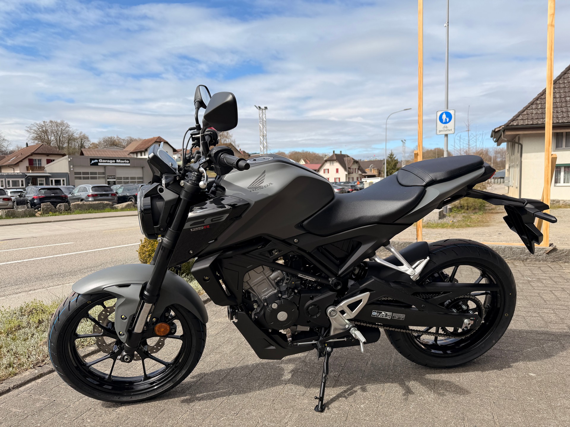 HONDA CB 125 R-showroom-element-2