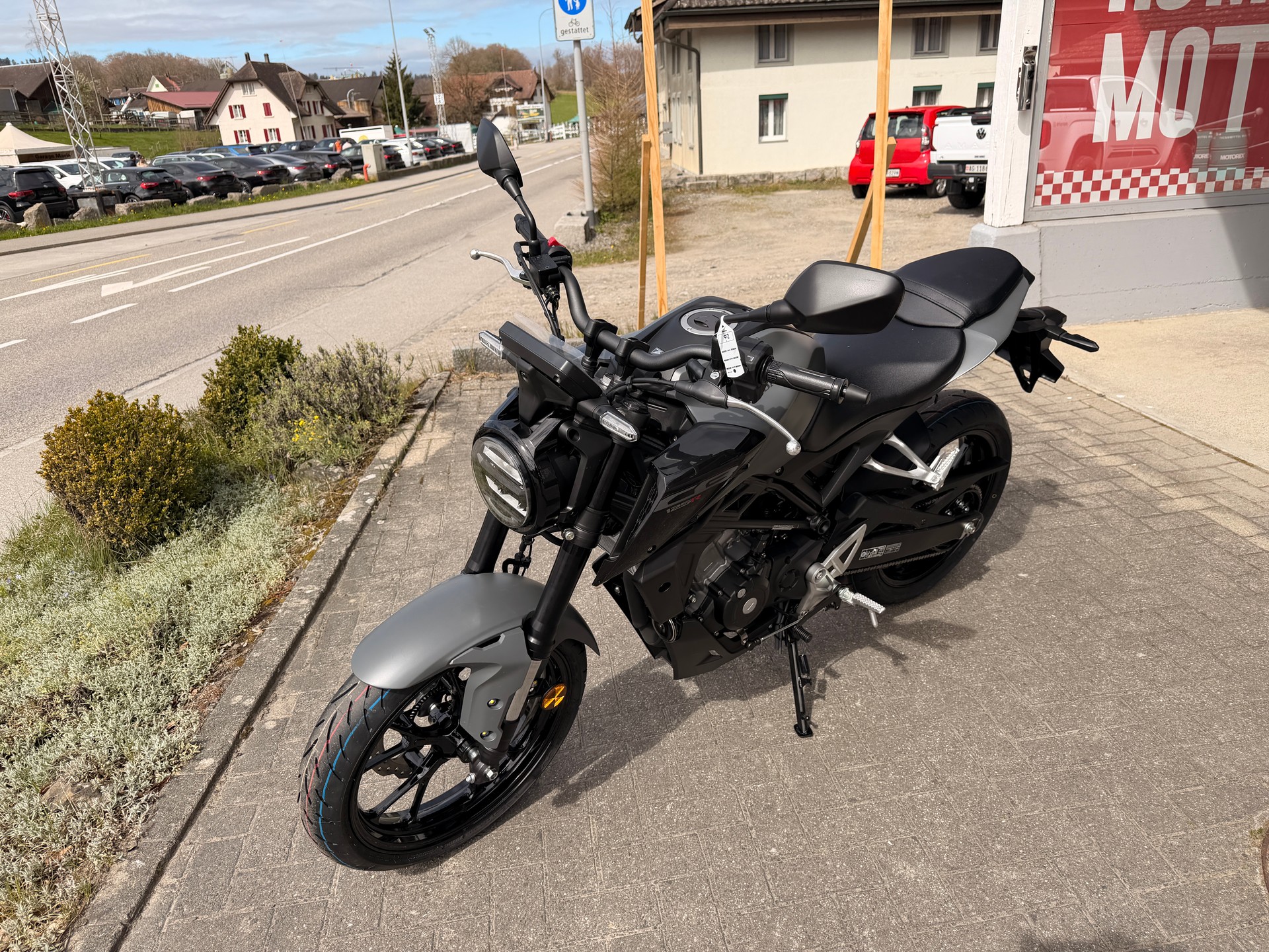 HONDA CB 125 R-showroom-element-1