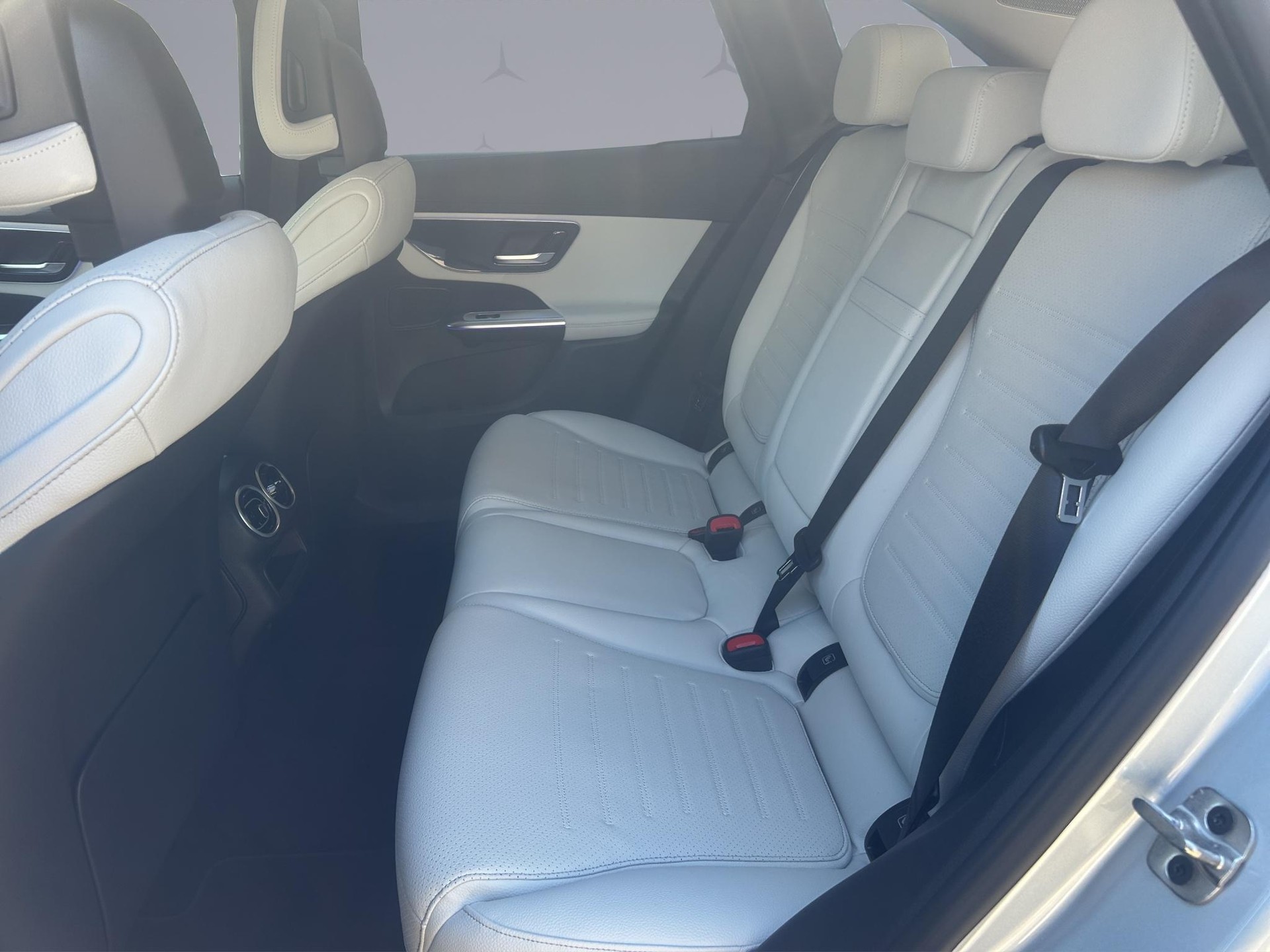MERCEDES-BENZ GLC 300 e EQ Star AMG Line 4matic-image-8