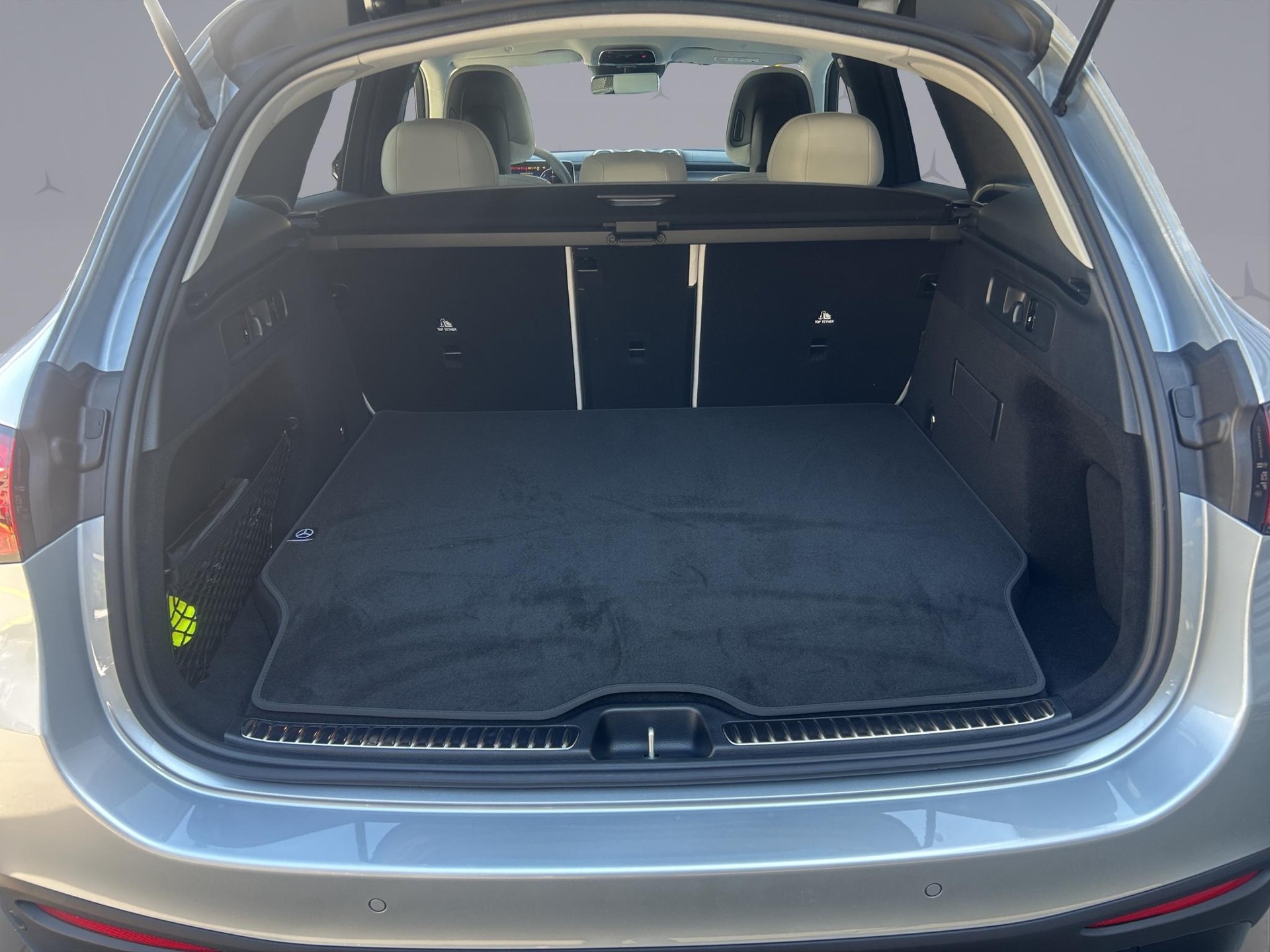 MERCEDES-BENZ GLC 300 e EQ Star AMG Line 4matic-image-16