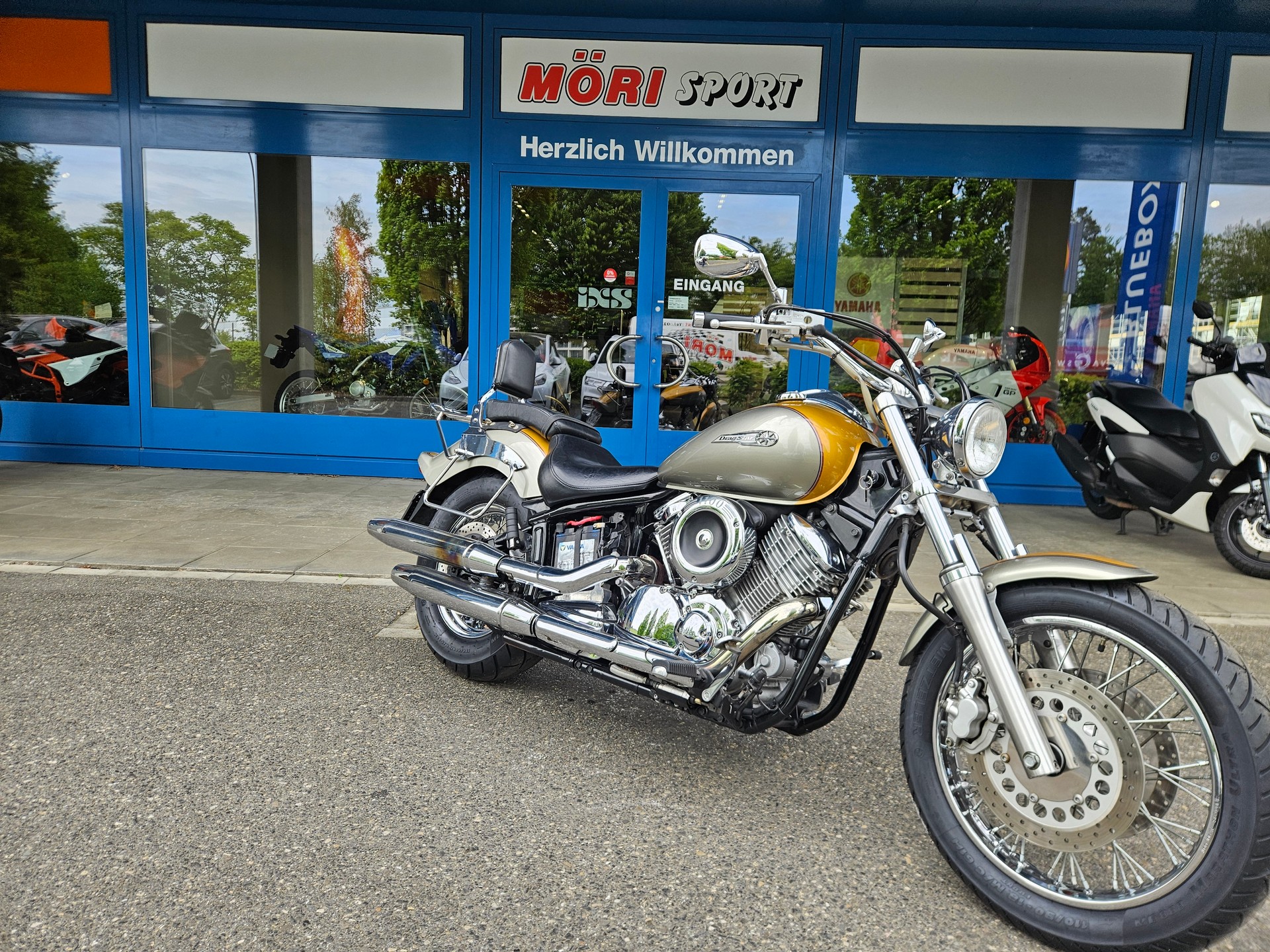 YAMAHA XVS 1100 Drag Star-showroom-element-1