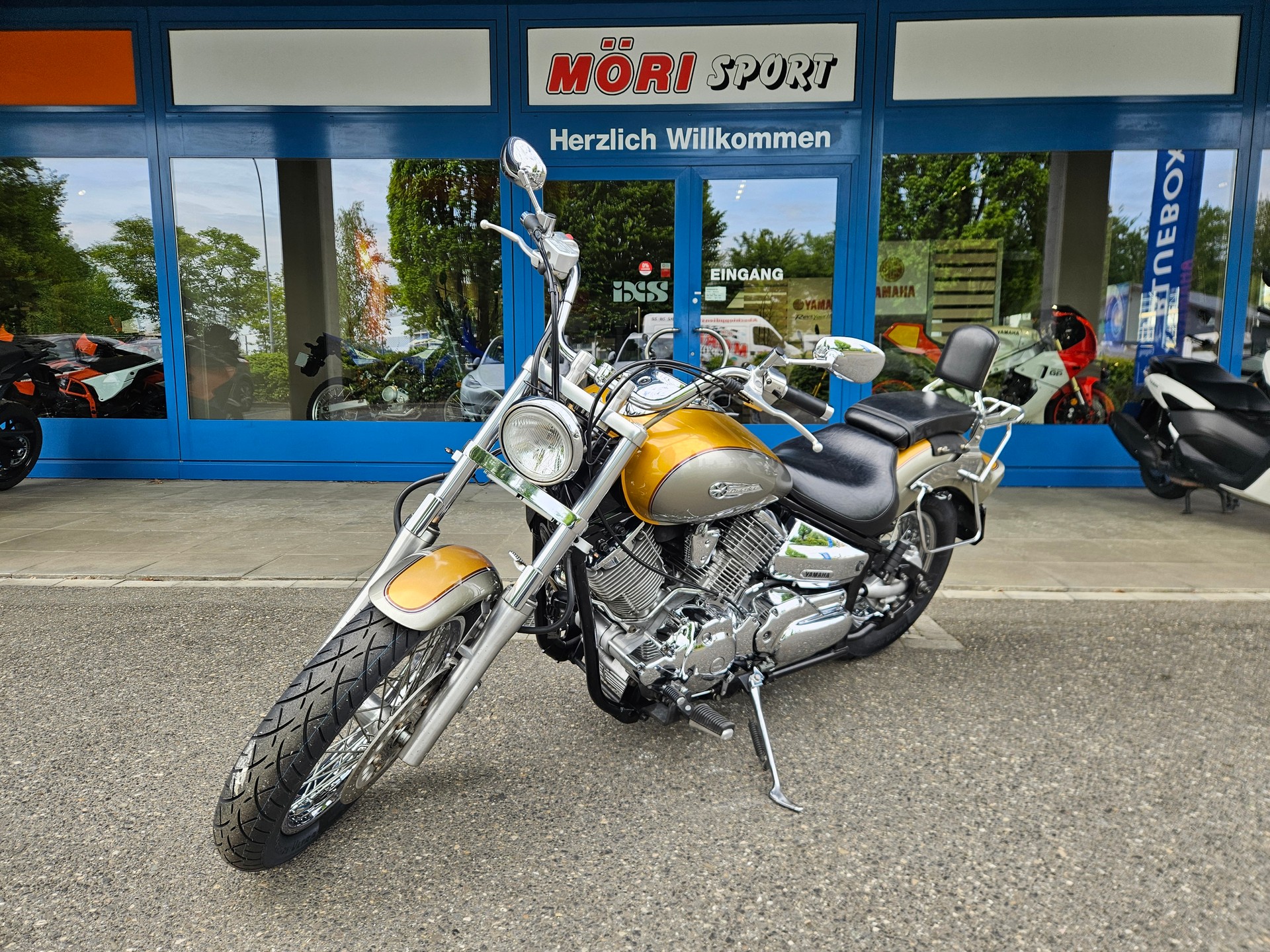 YAMAHA XVS 1100 Drag Star-showroom-element-2