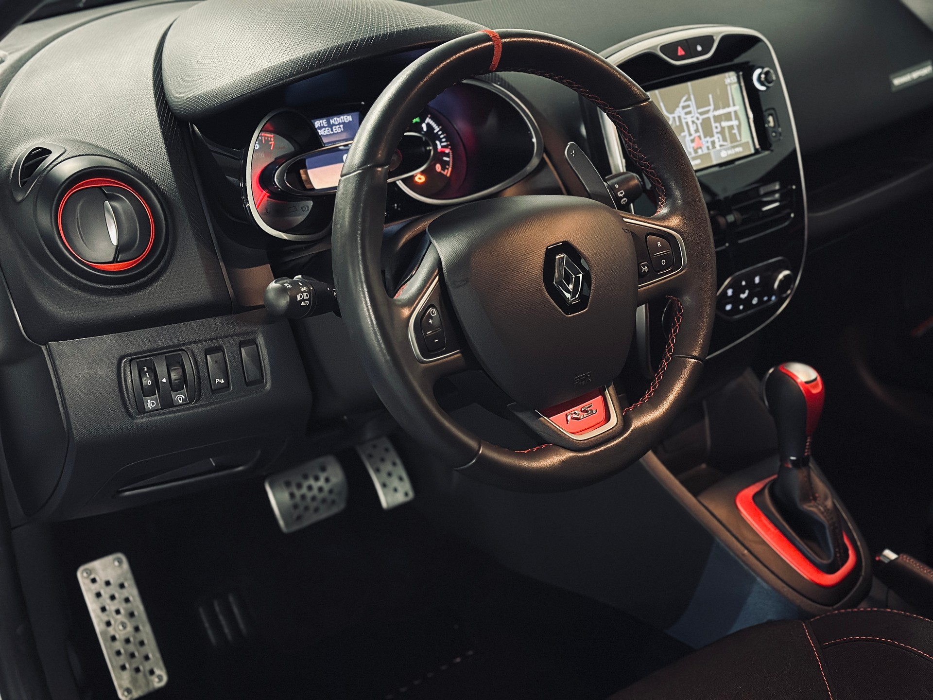 RENAULT Clio 1.6 T RS 200 PS Automat-image-8