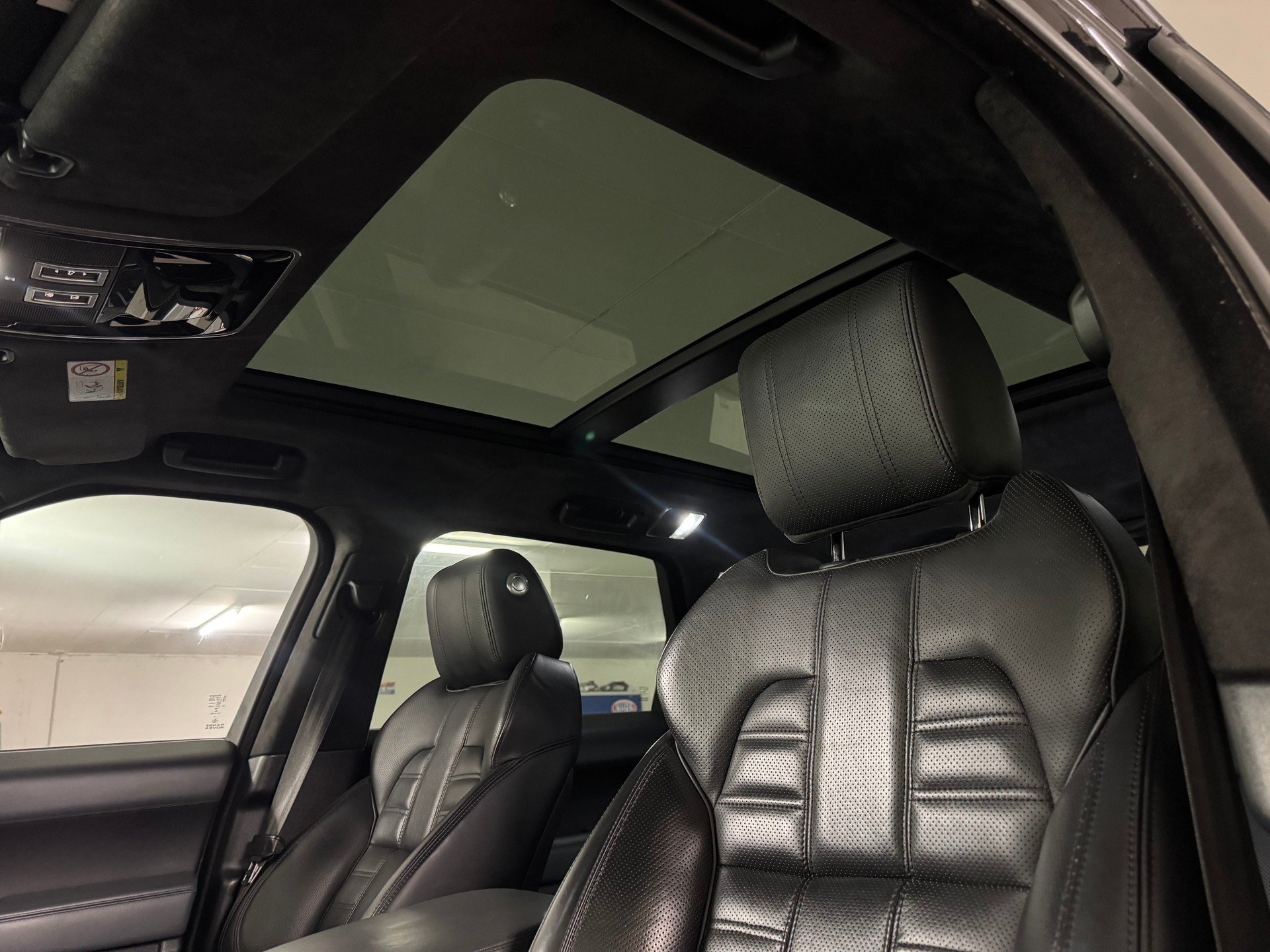 LAND ROVER Range Rover Sport 4.4 SDV8 Autobiography Automatic ALL BLACK-image-12