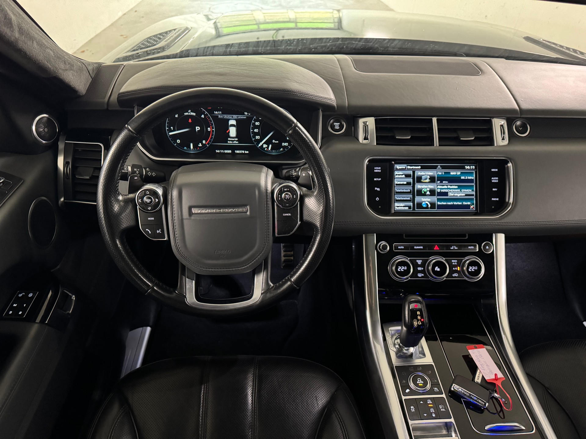 LAND ROVER Range Rover Sport 4.4 SDV8 Autobiography Automatic ALL BLACK-image-10