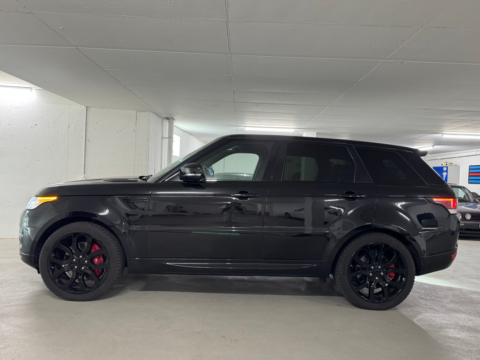LAND ROVER Range Rover Sport 4.4 SDV8 Autobiography Automatic ALL BLACK-image-3