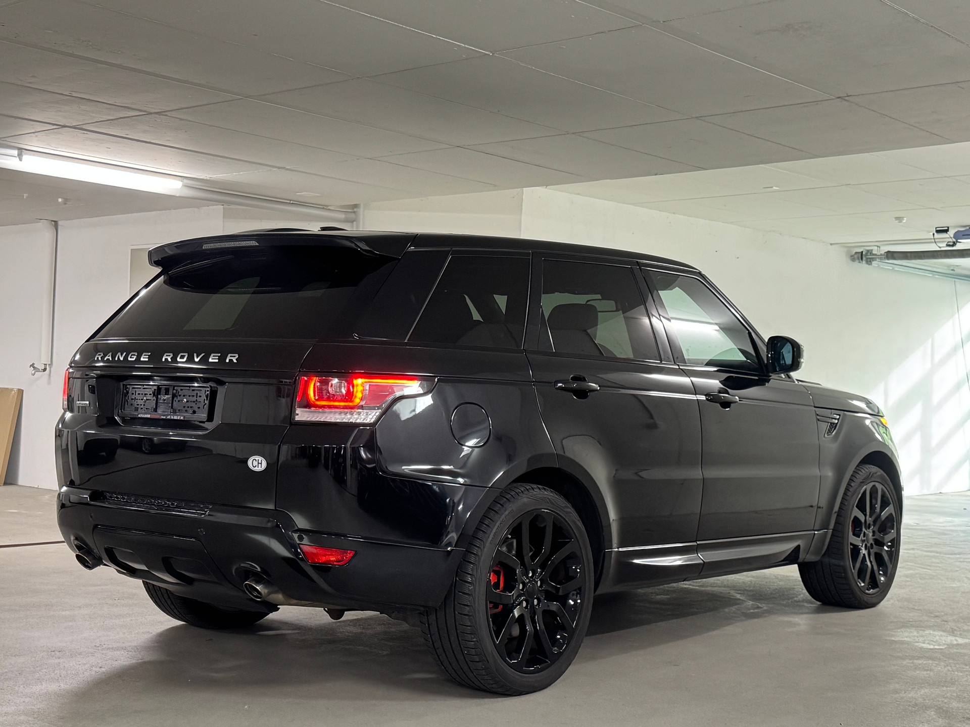 LAND ROVER Range Rover Sport 4.4 SDV8 Autobiography Automatic ALL BLACK-image-5