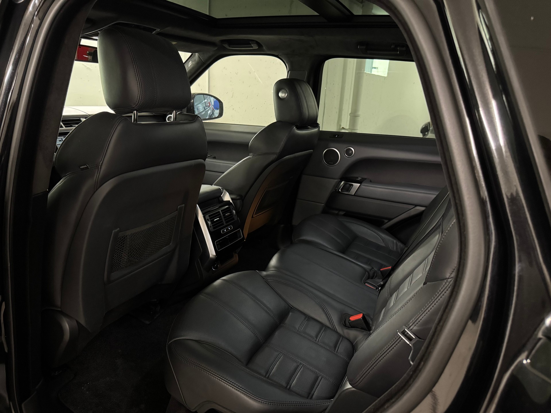 LAND ROVER Range Rover Sport 4.4 SDV8 Autobiography Automatic ALL BLACK-image-13