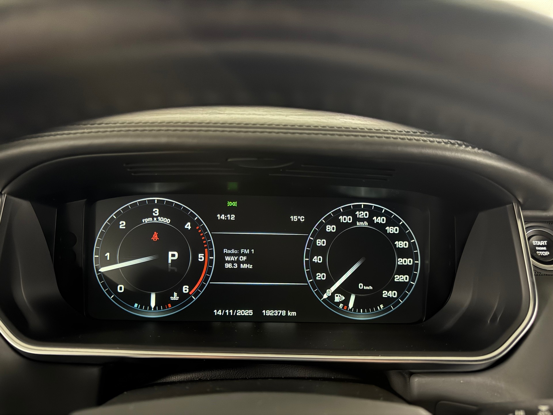 LAND ROVER Range Rover Sport 4.4 SDV8 Autobiography Automatic ALL BLACK-image-15