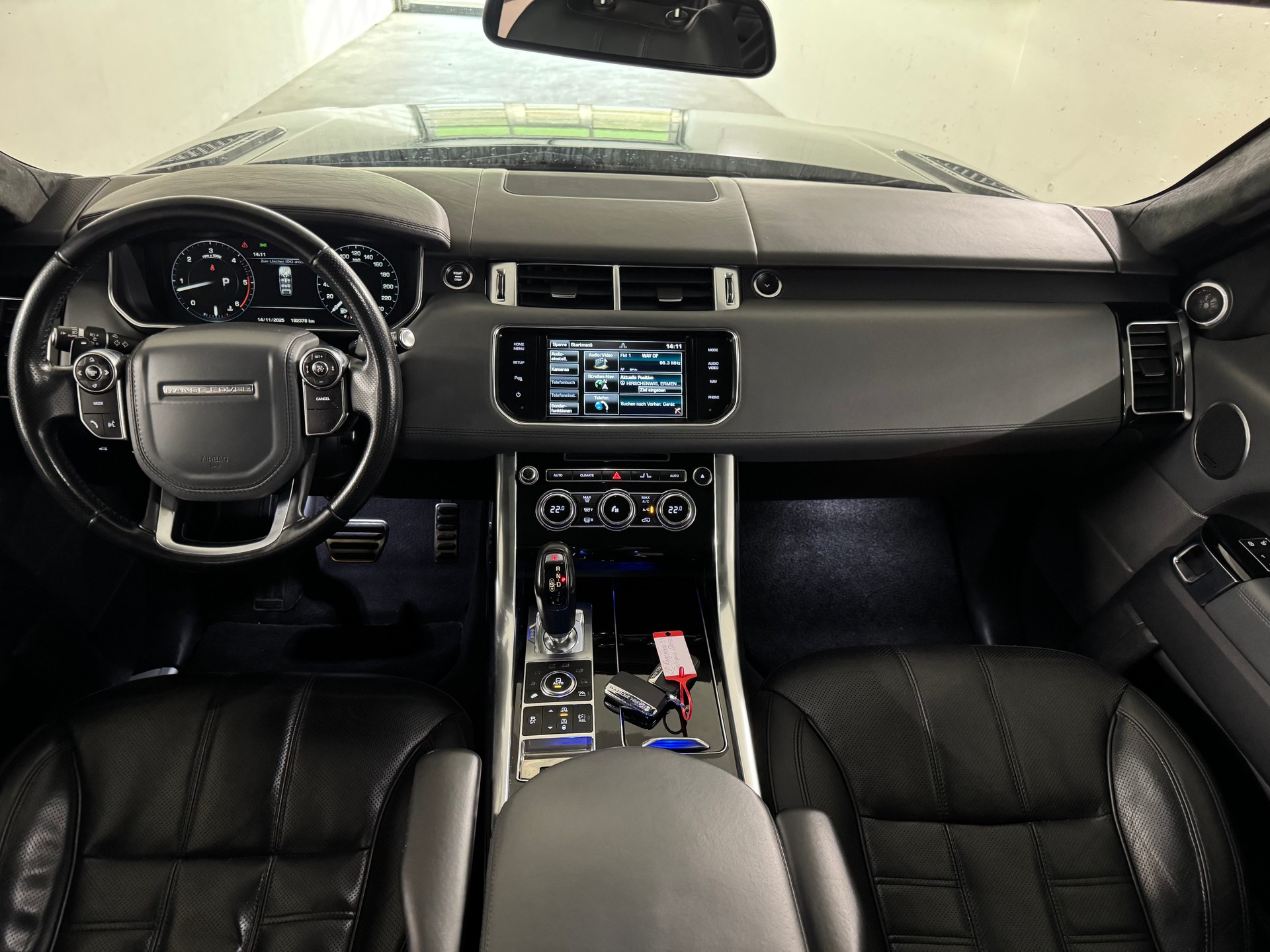 LAND ROVER Range Rover Sport 4.4 SDV8 Autobiography Automatic ALL BLACK-image-9