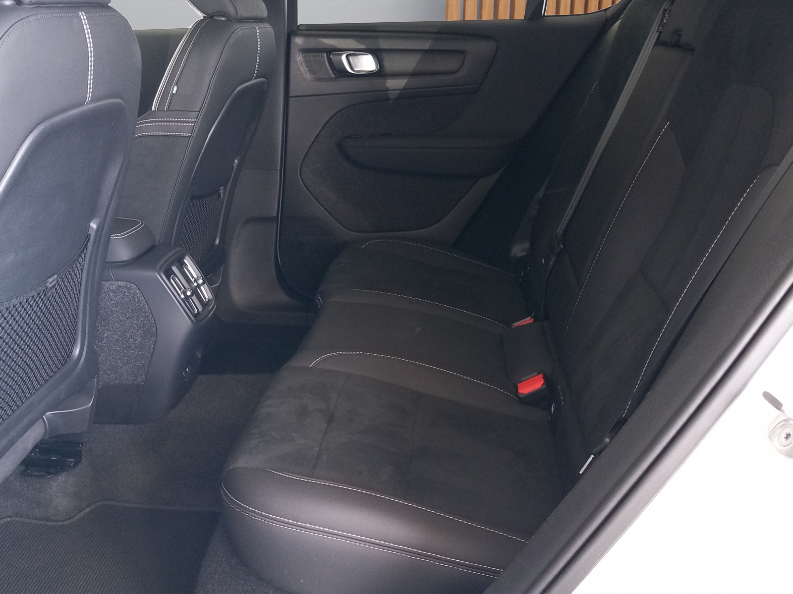 VOLVO C40 Recharge Twin-image-13