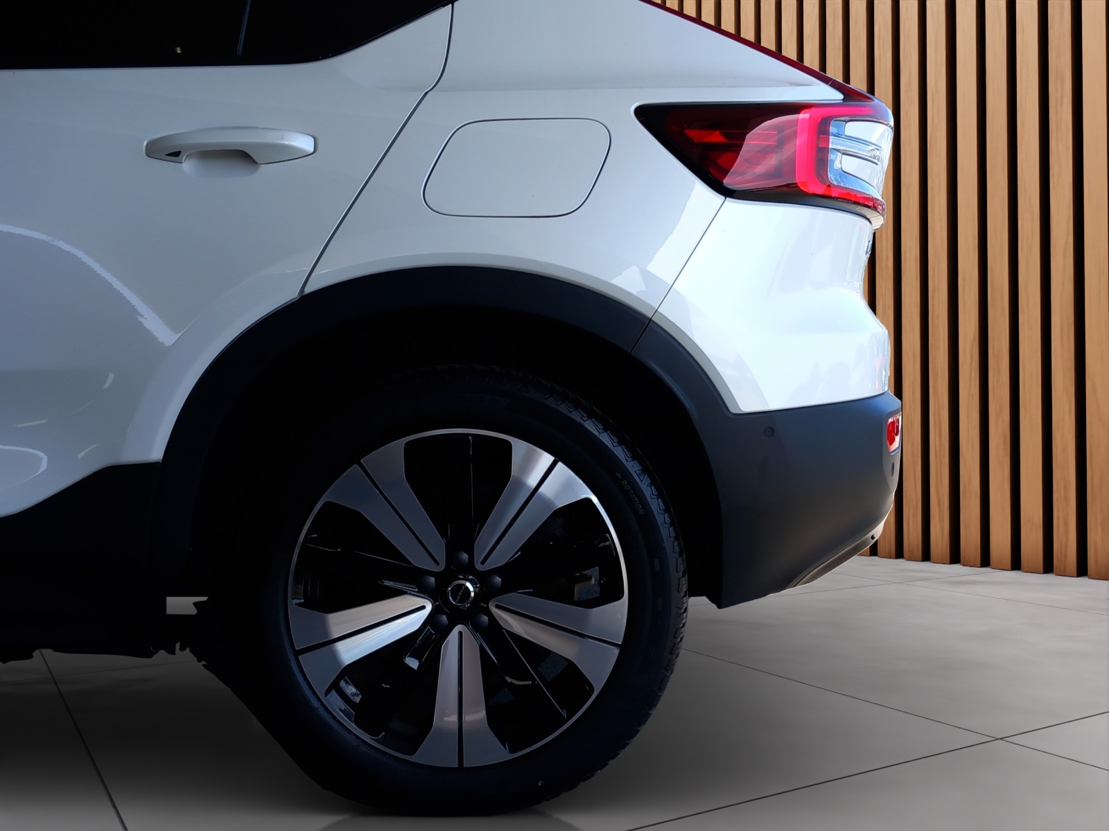 VOLVO C40 Recharge Twin-image-9