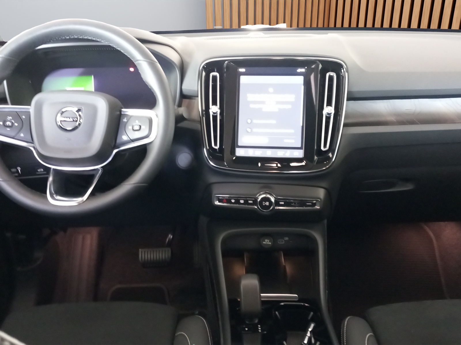 VOLVO C40 Recharge Twin-image-16