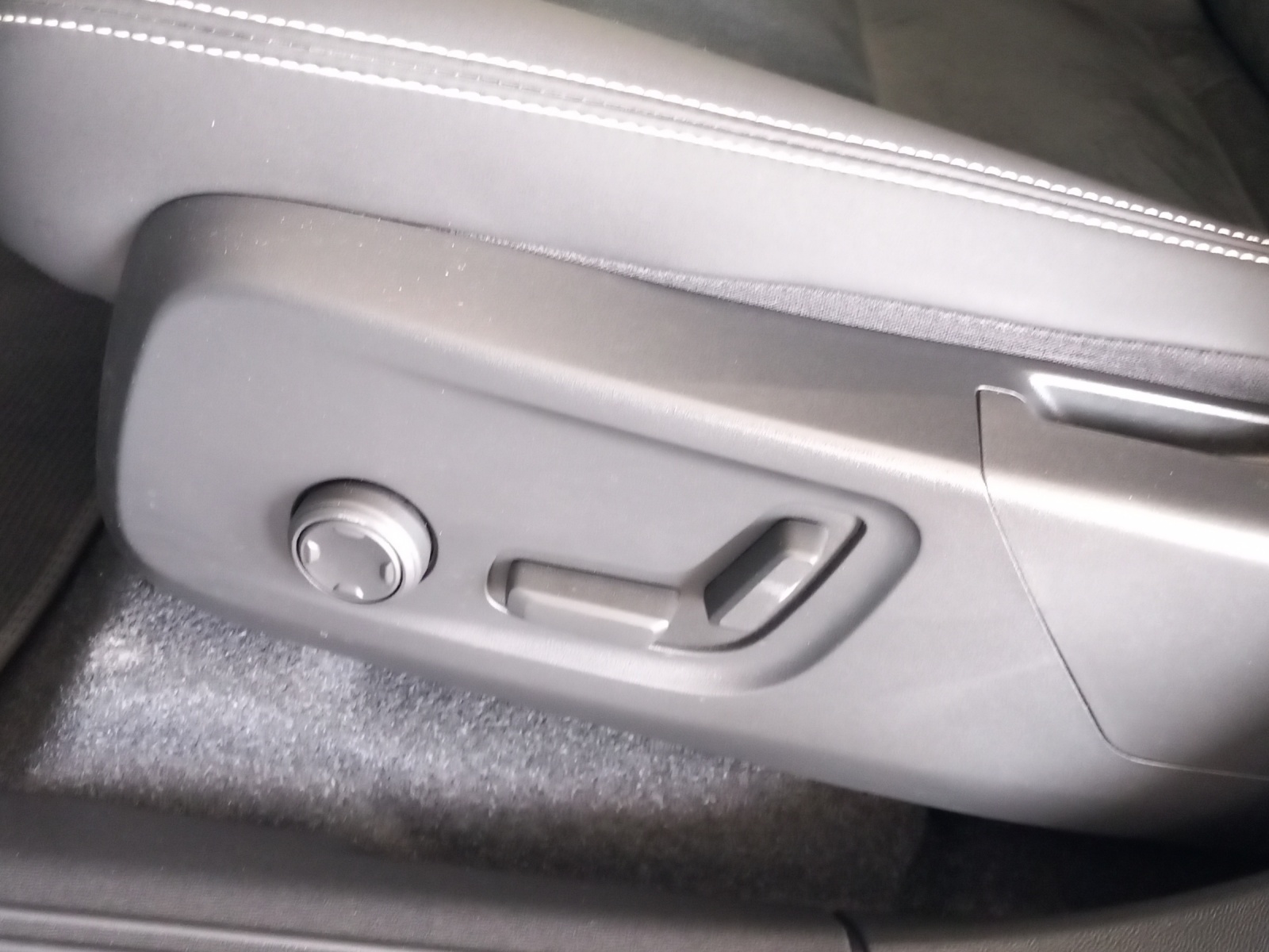 VOLVO C40 Recharge Twin-image-23