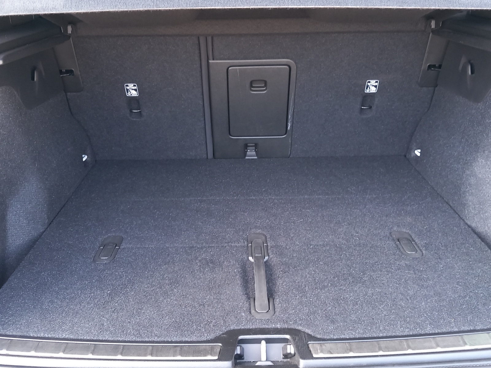 VOLVO C40 Recharge Twin-image-26