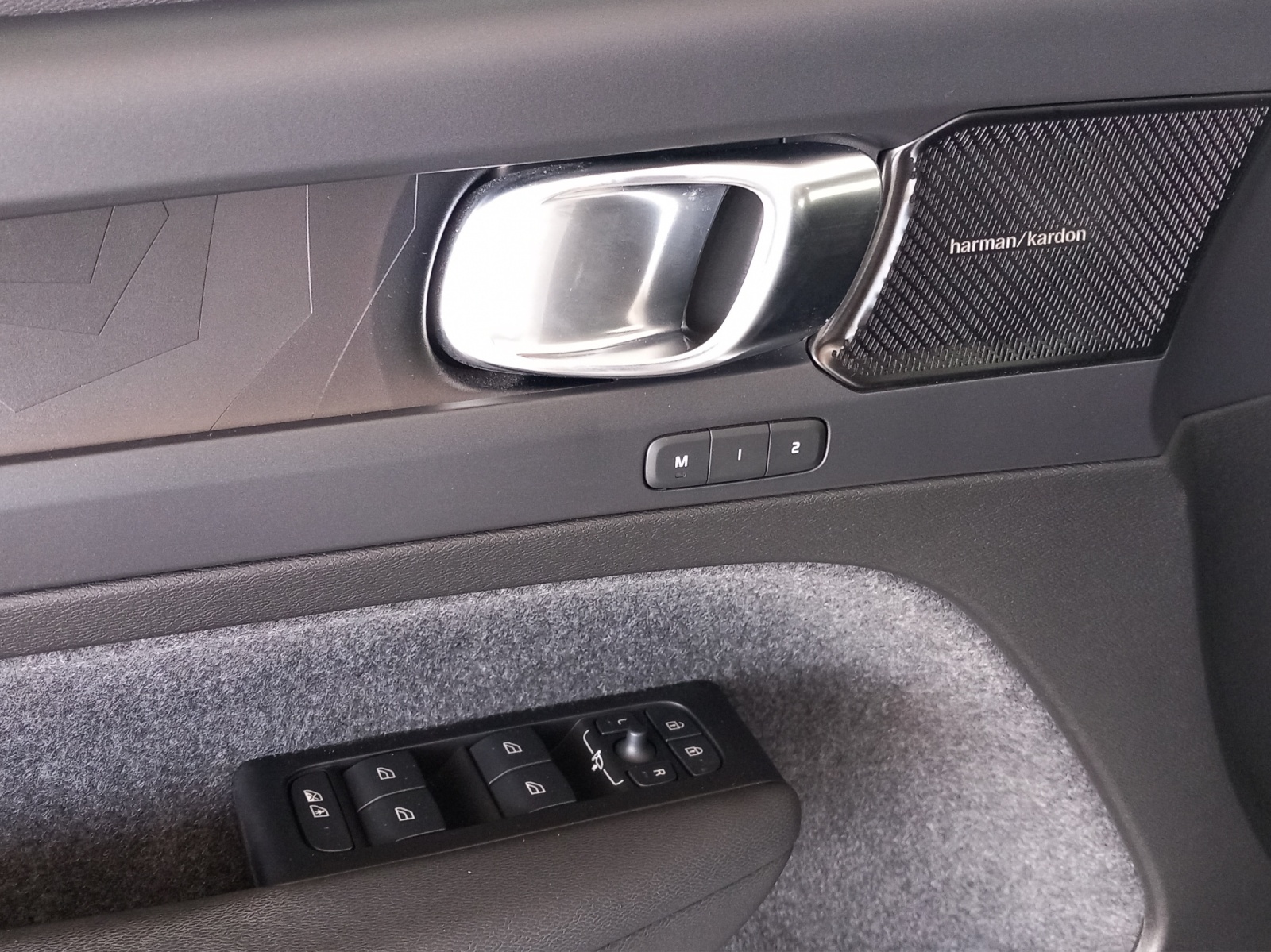 VOLVO C40 Recharge Twin-image-22