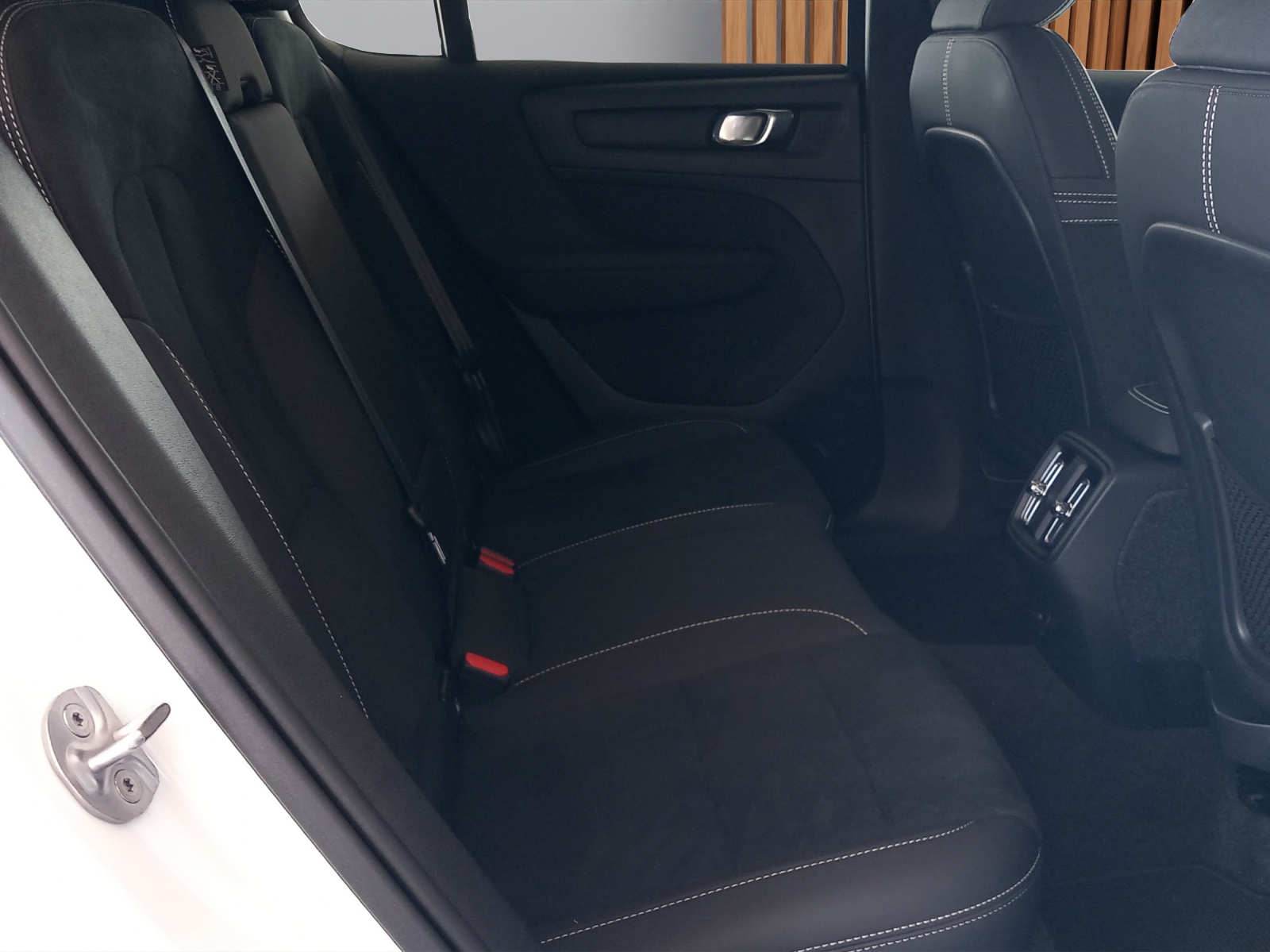 VOLVO C40 Recharge Twin-image-14