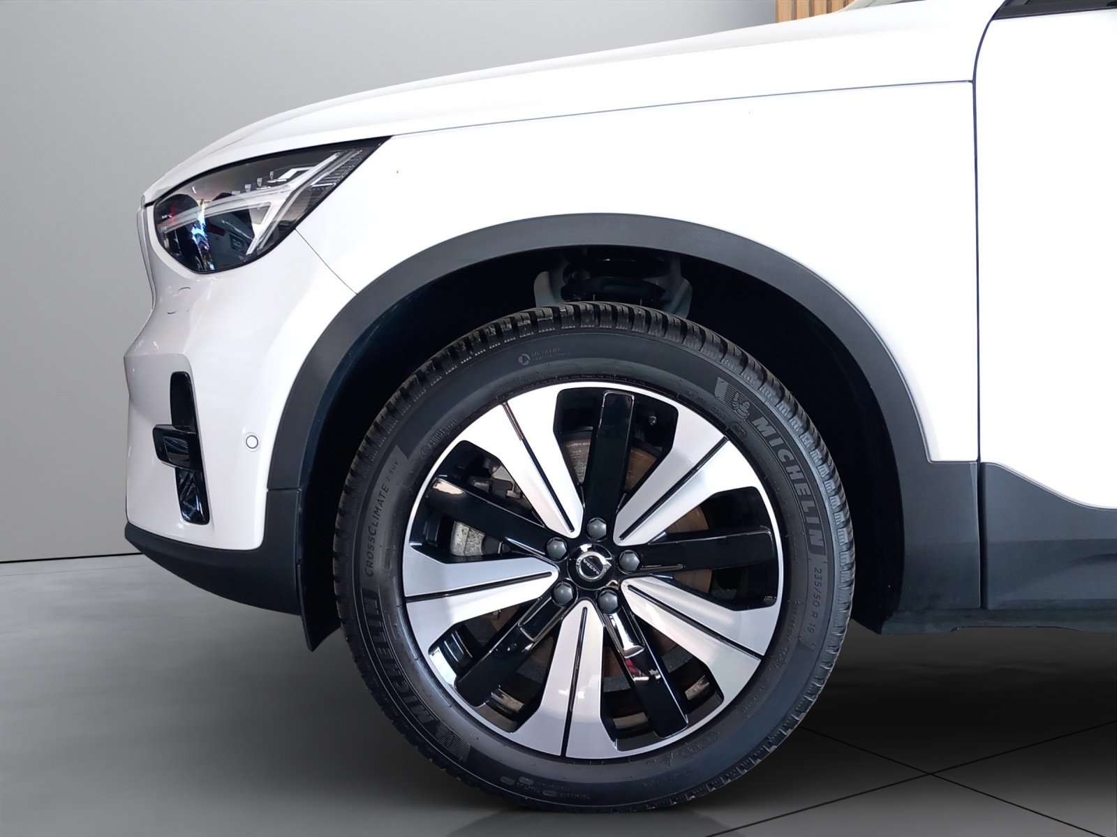 VOLVO C40 Recharge Twin-image-8
