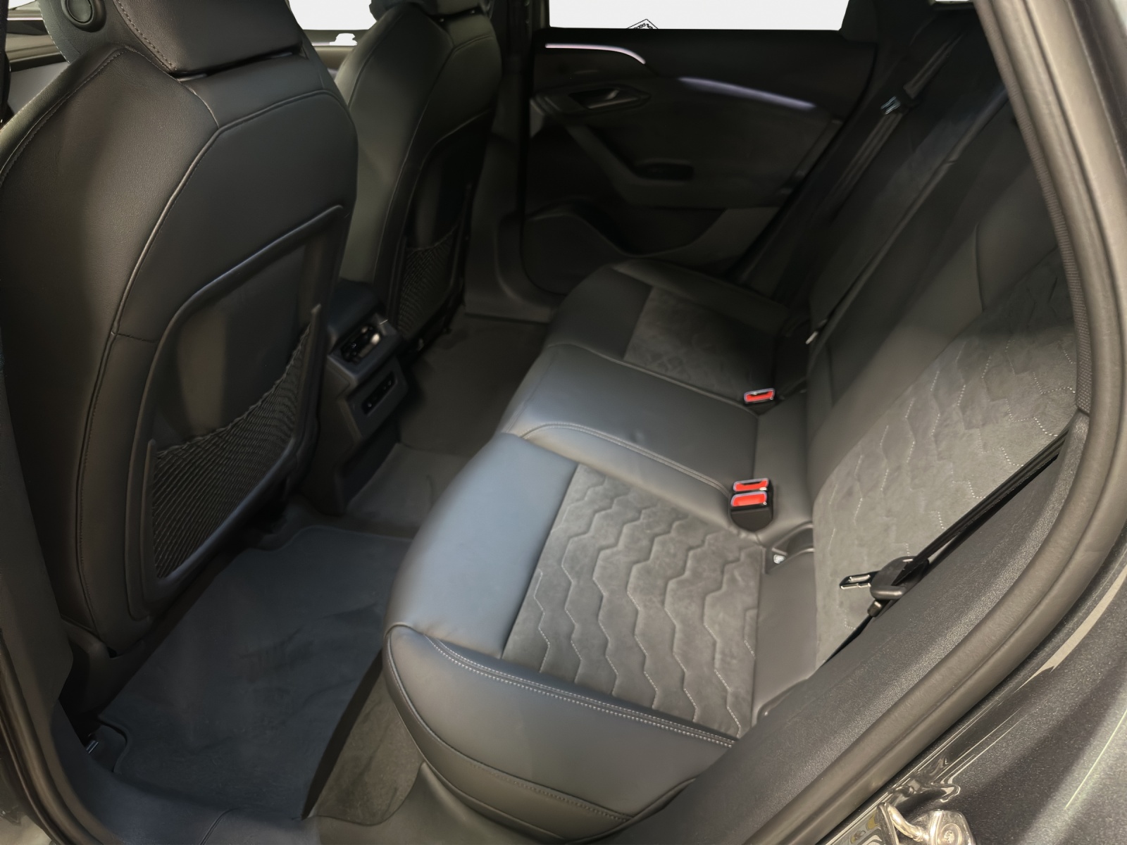 AUDI A6 Avant e-tron quattro-image-11