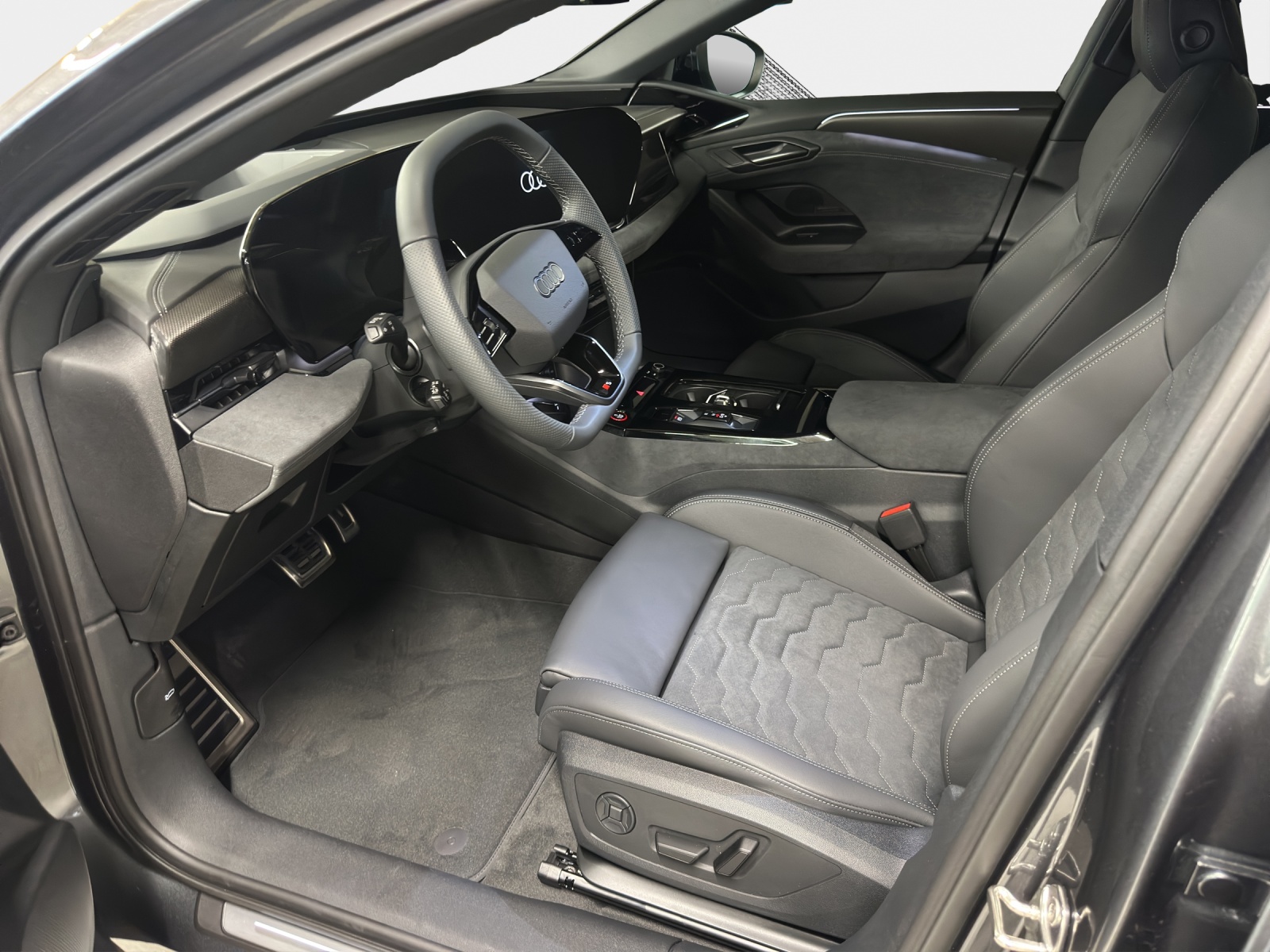 AUDI A6 Avant e-tron quattro-image-9