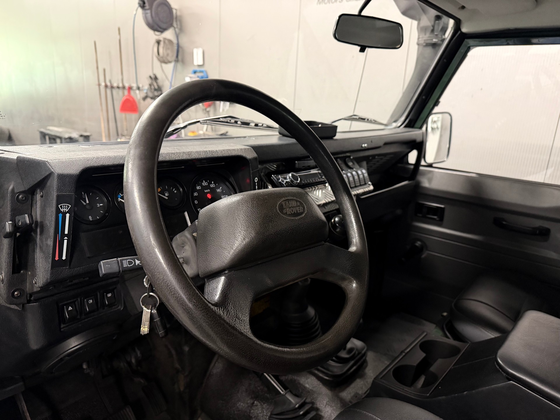 LAND ROVER Defender 90 SW 2.5 Td5-image-10
