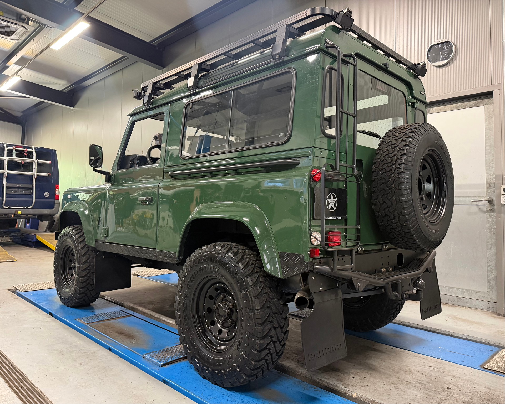 LAND ROVER Defender 90 SW 2.5 Td5-showroom-element-2