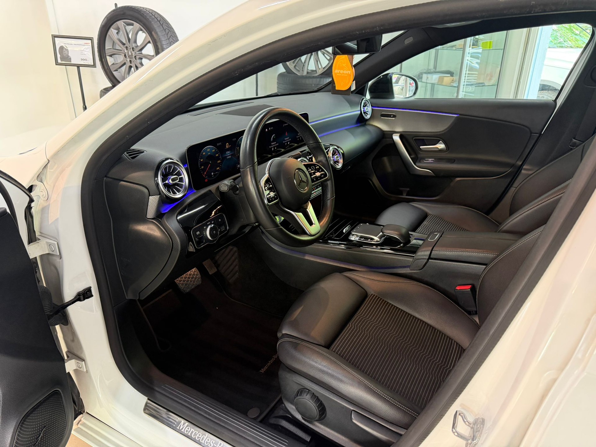 MERCEDES-BENZ A 180 Progressive 7G-DCT-image-12