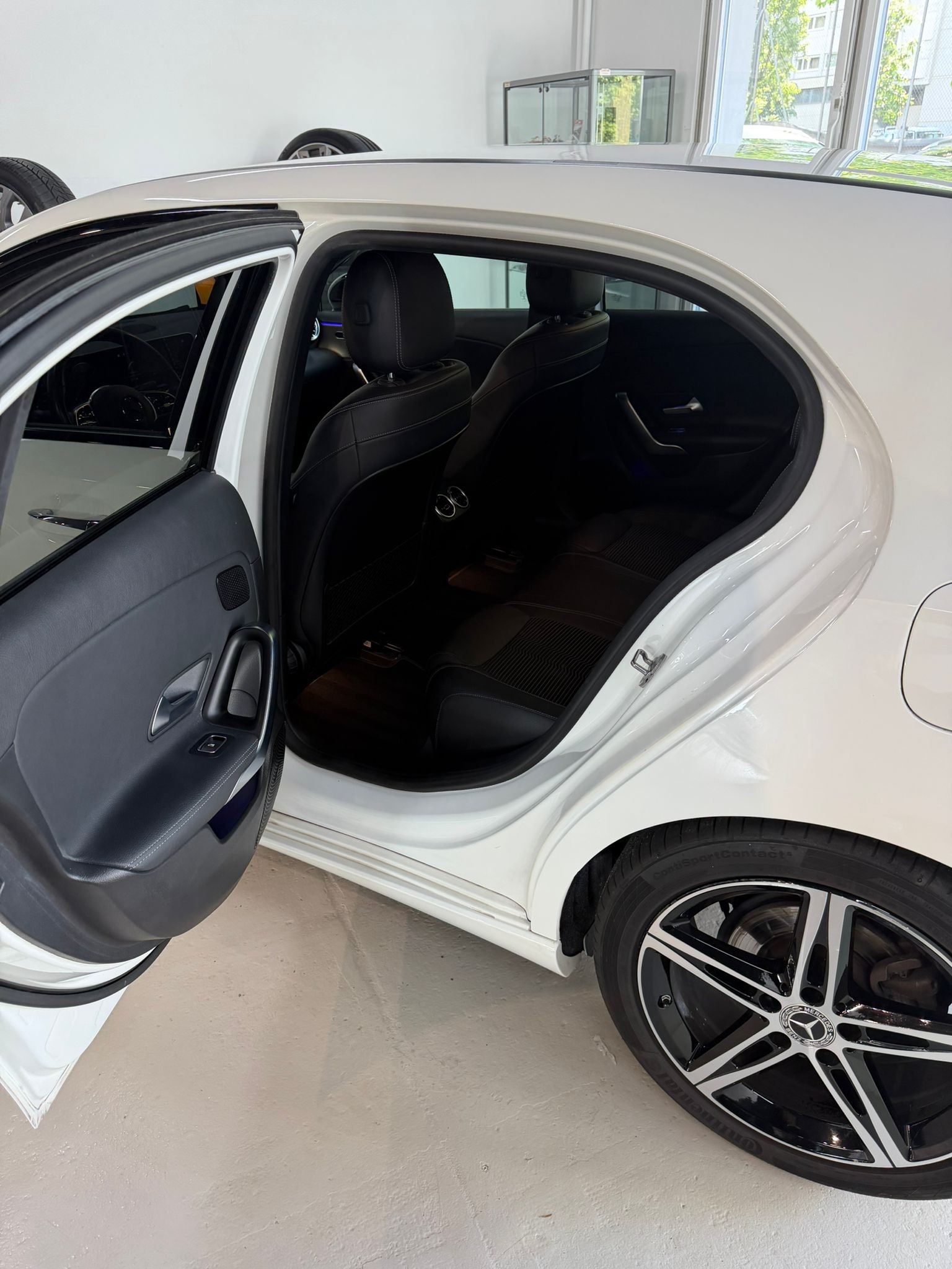 MERCEDES-BENZ A 180 Progressive 7G-DCT-image-28