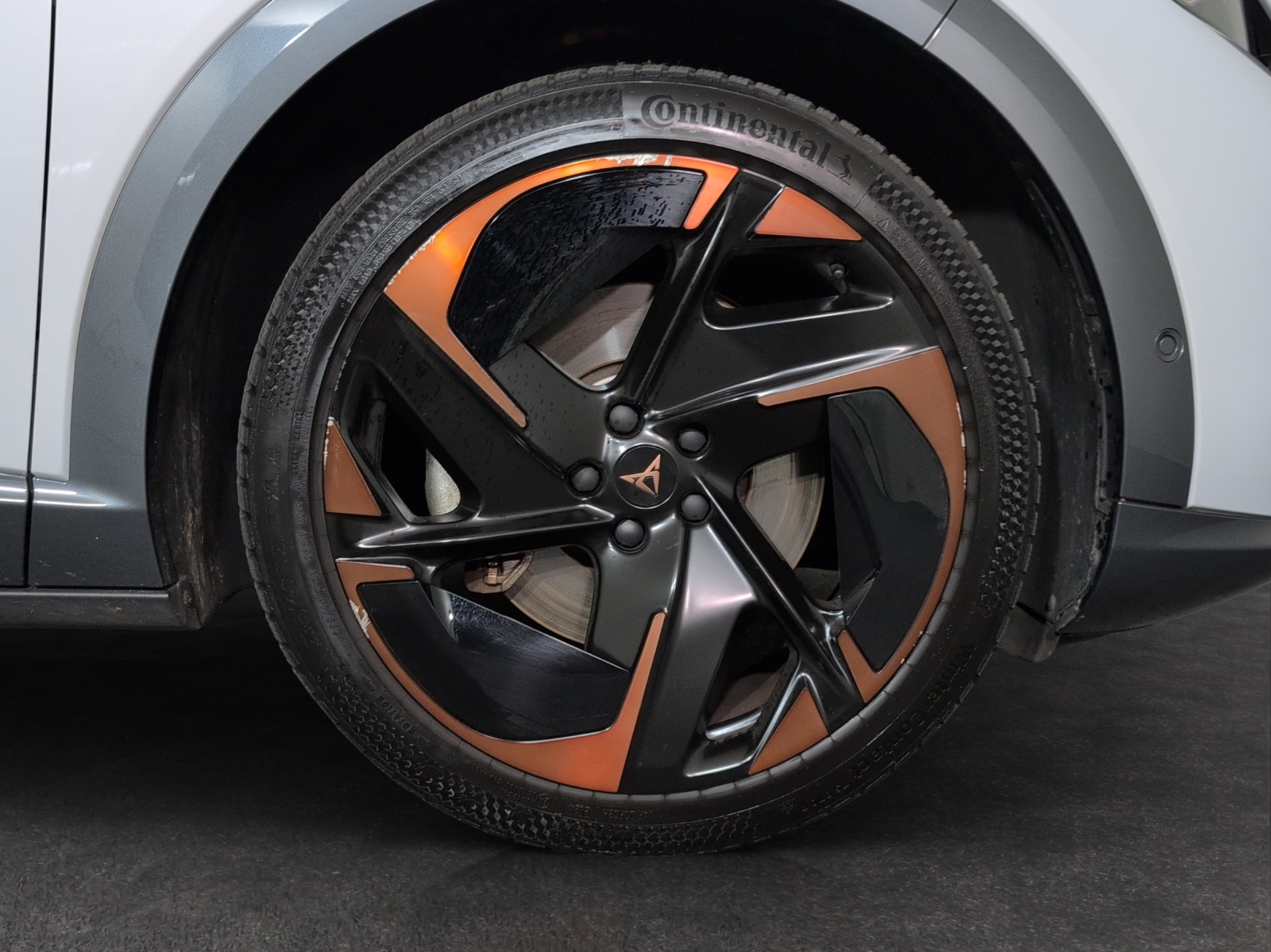 CUPRA Tavascan Type 9 77 kWh VZ Adrenaline-image-4