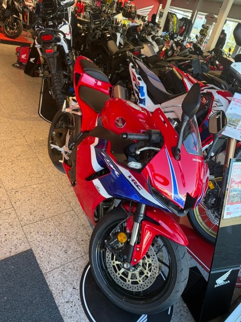 HONDA CBR 600 RR-showroom-element-1