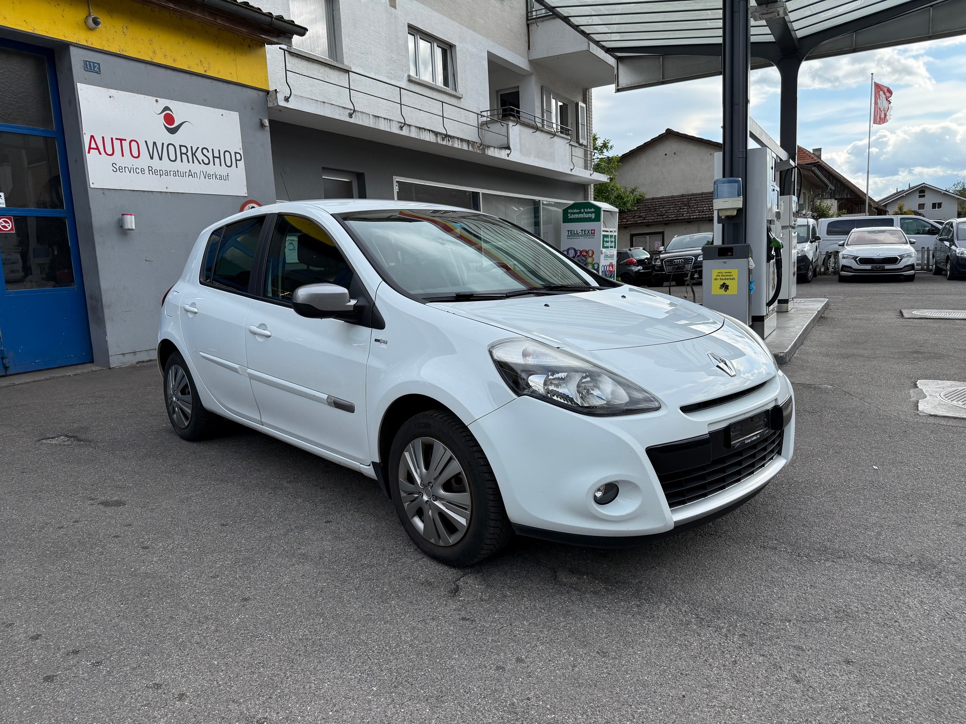 RENAULT Clio 1.6 16V Night&Day Automatic-image-0