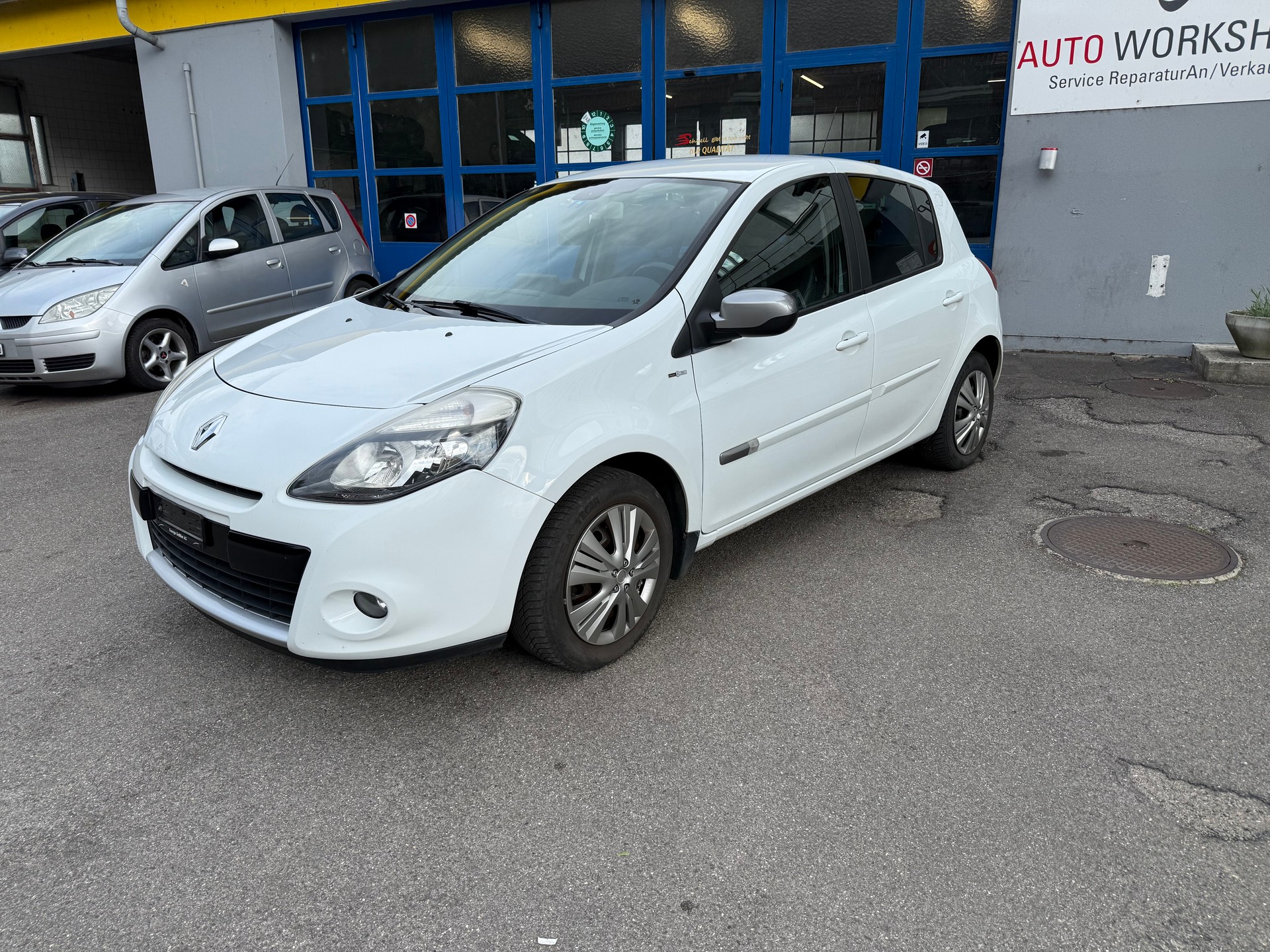 RENAULT Clio 1.6 16V Night&Day Automatic-image-6