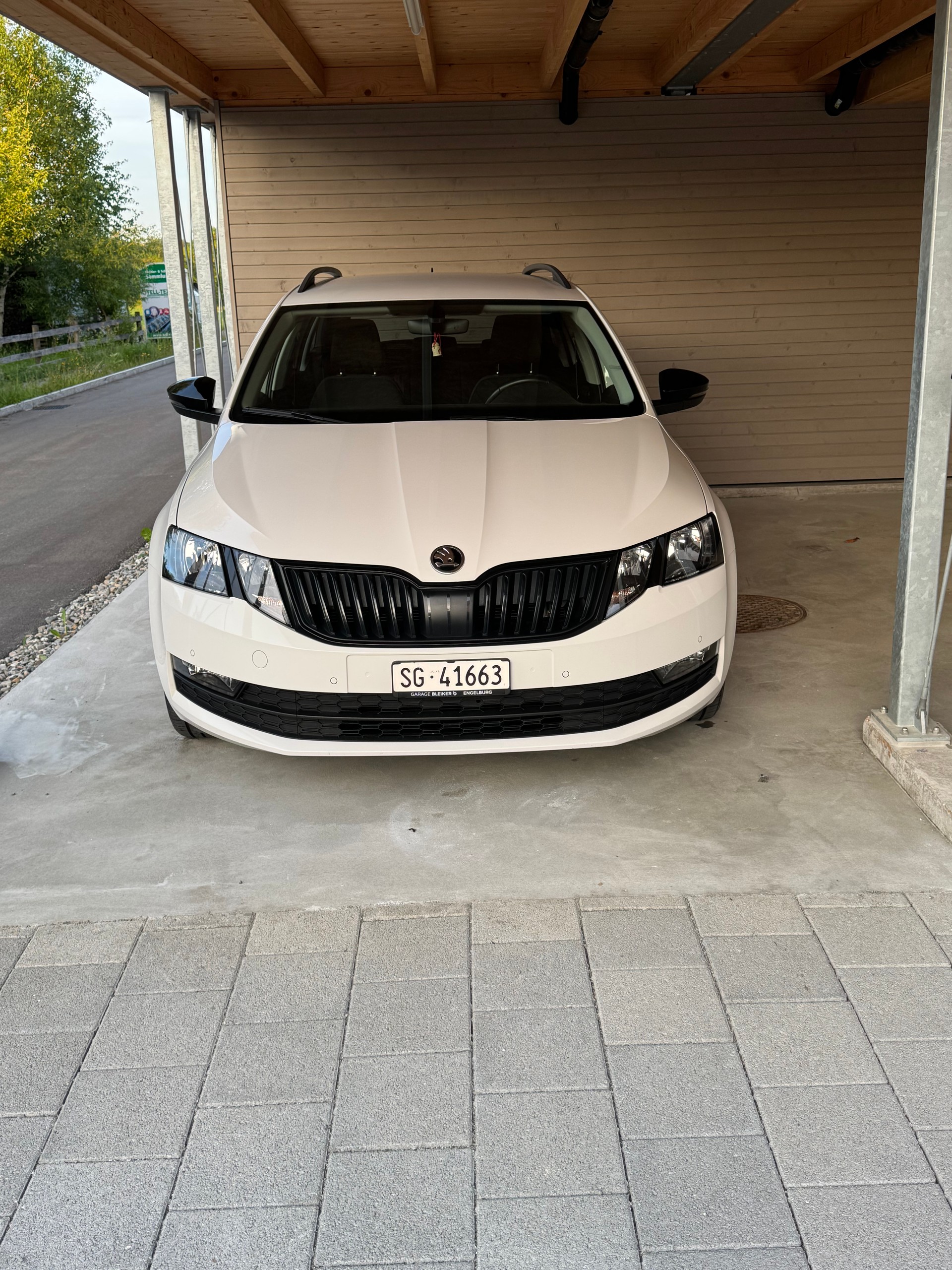 SKODA 1.6 TDI 115 Ambition-image-0