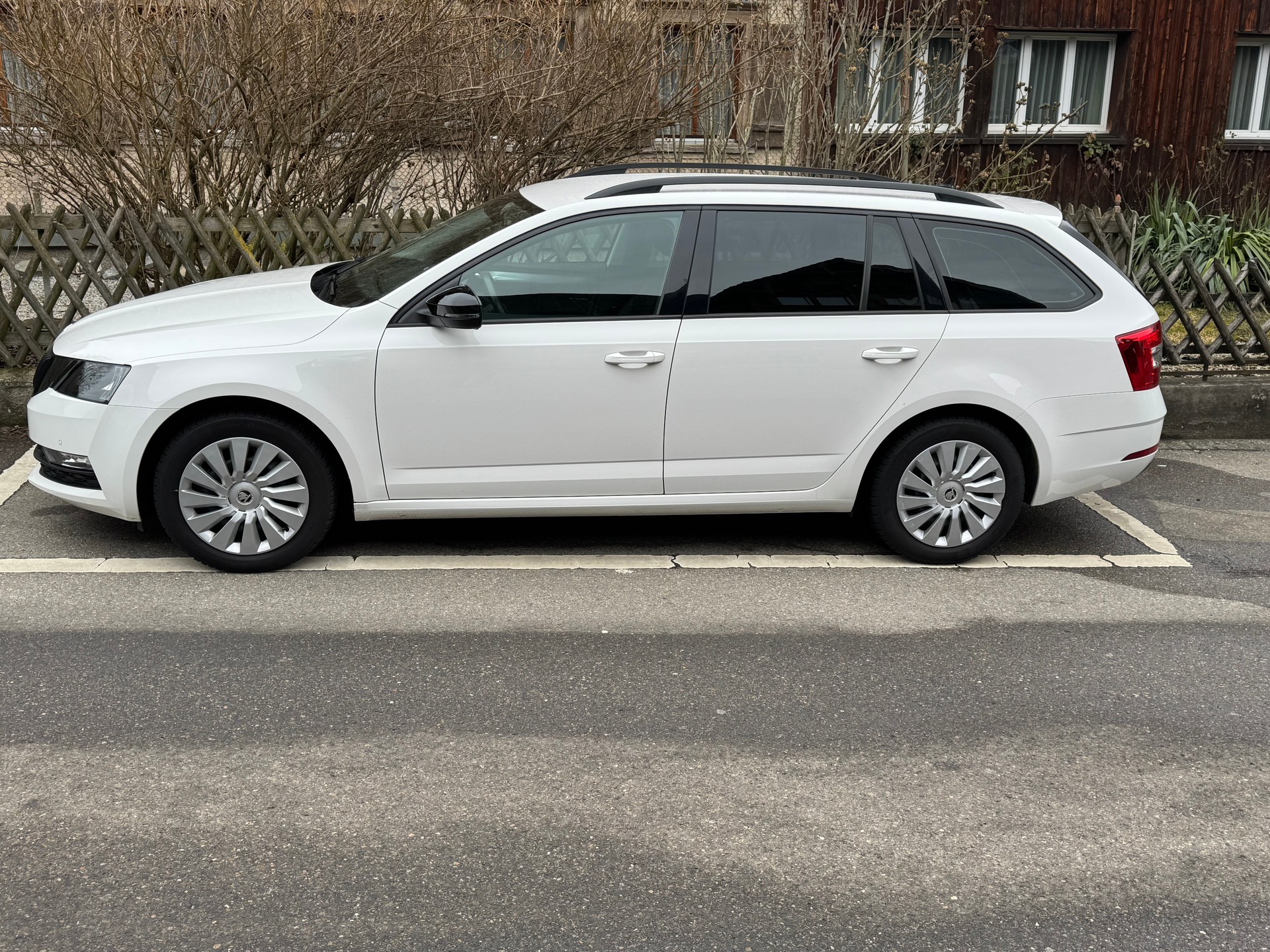 SKODA 1.6 TDI 115 Ambition-image-5