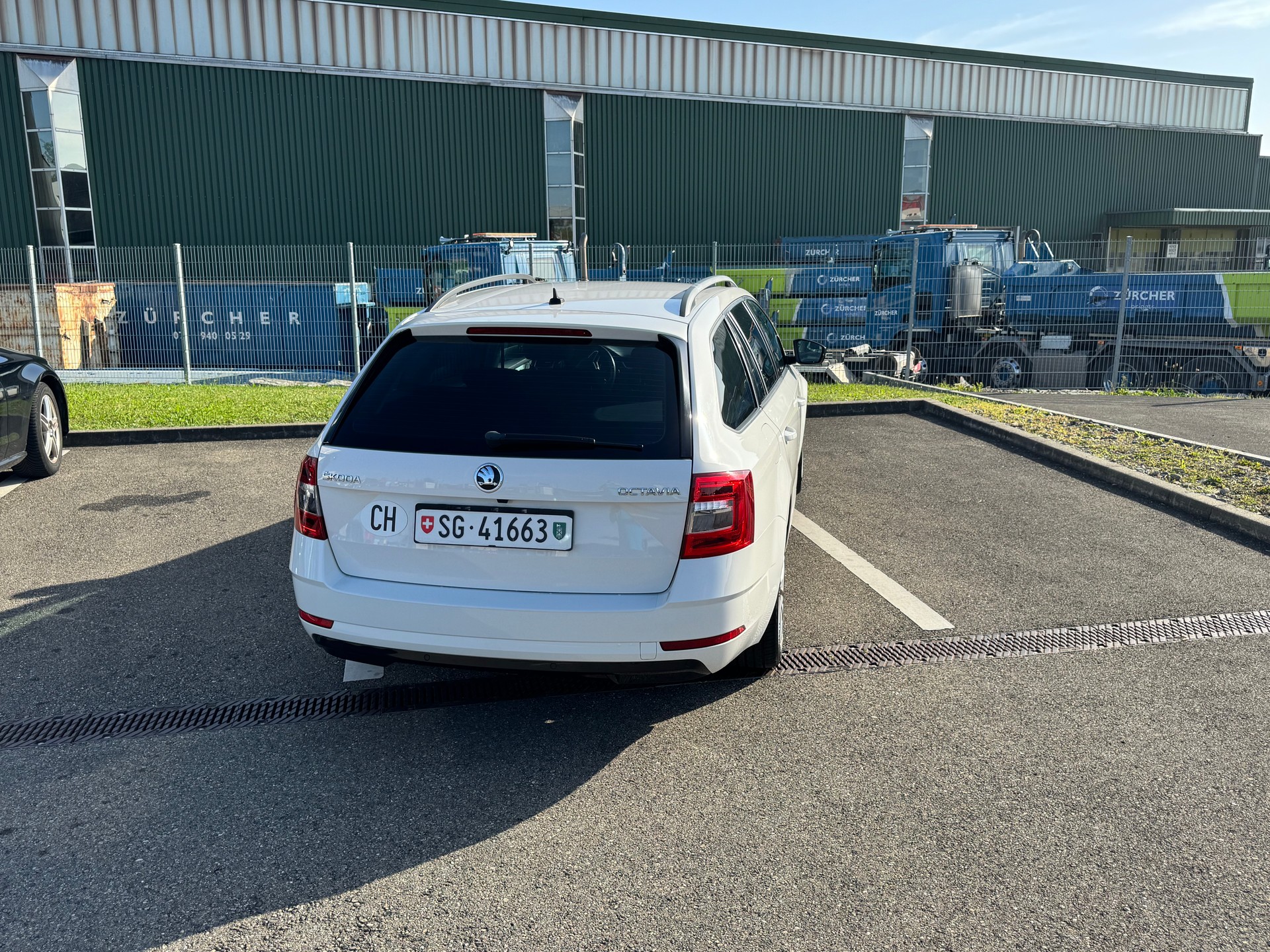 SKODA 1.6 TDI 115 Ambition-image-4
