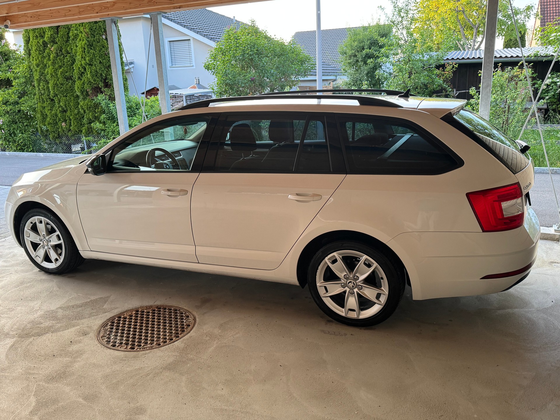 SKODA 1.6 TDI 115 Ambition-image-1