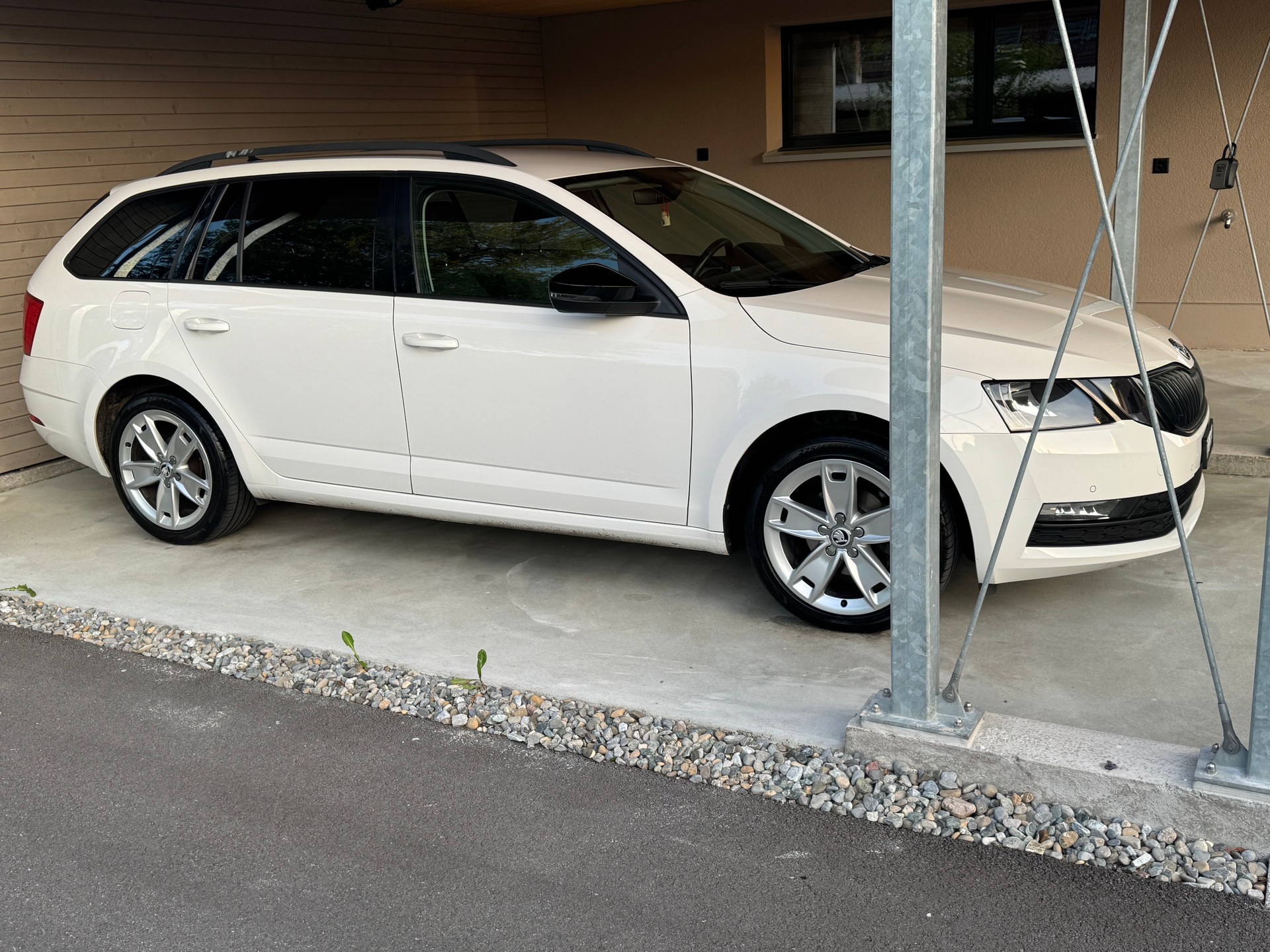 SKODA 1.6 TDI 115 Ambition-image-2