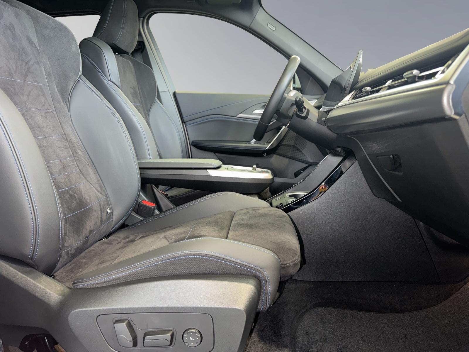 BMW iX1 30 xDrive-image-20