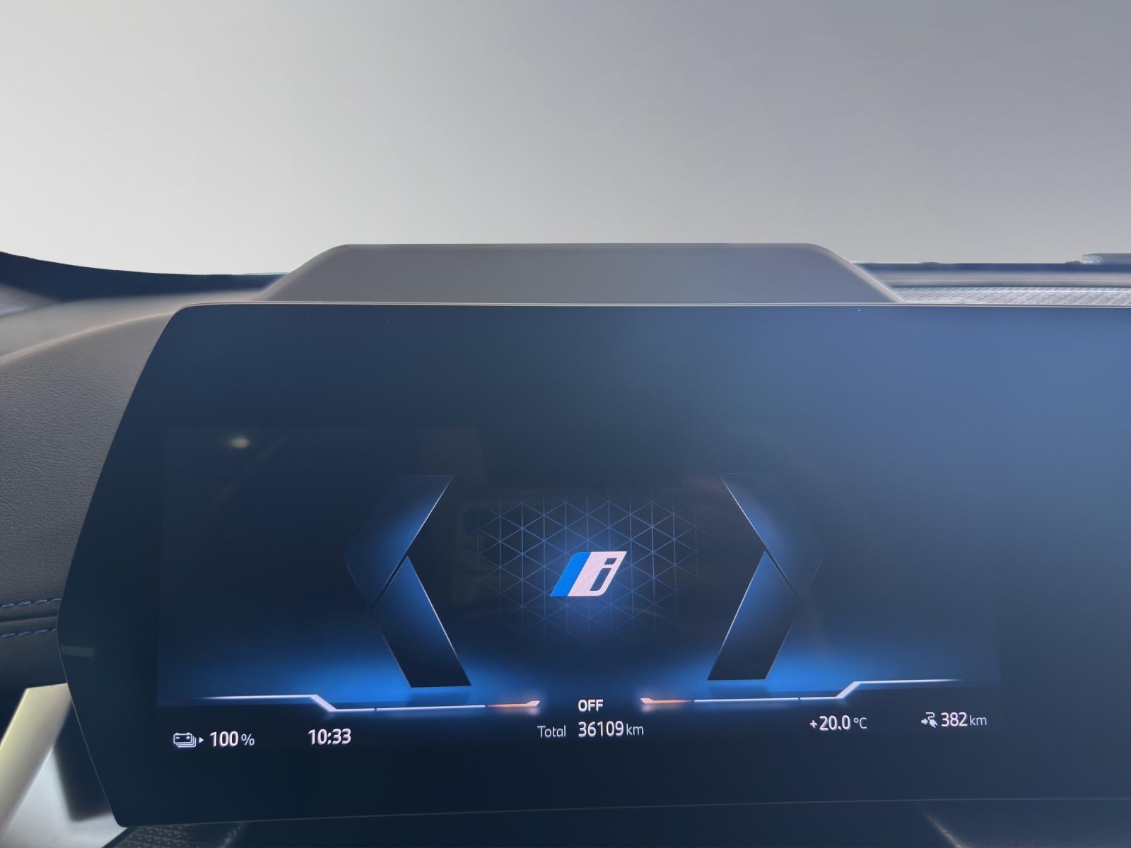 BMW iX1 30 xDrive-image-7