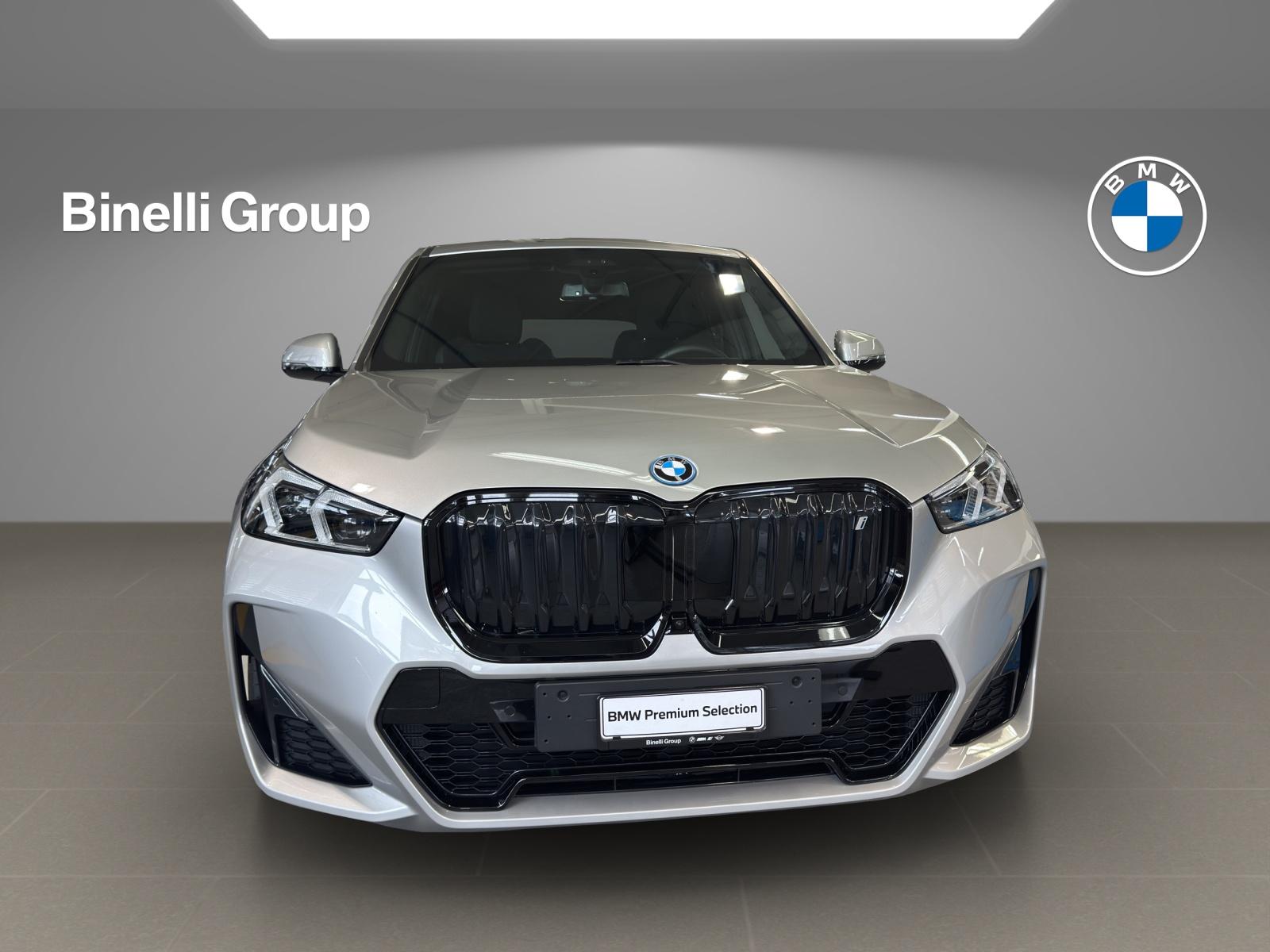BMW iX1 30 xDrive-image-2
